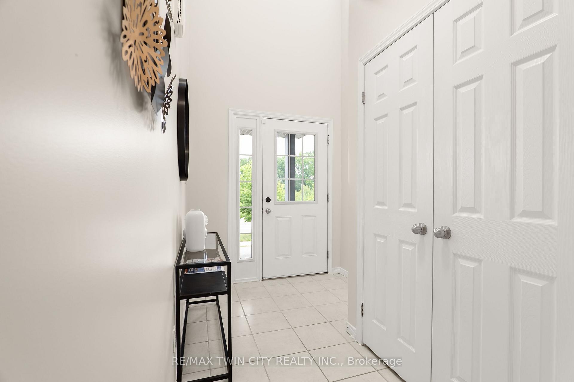Photo 4 of 680 Blair Creek Drive, Kitchener, Doon South — HOMEH