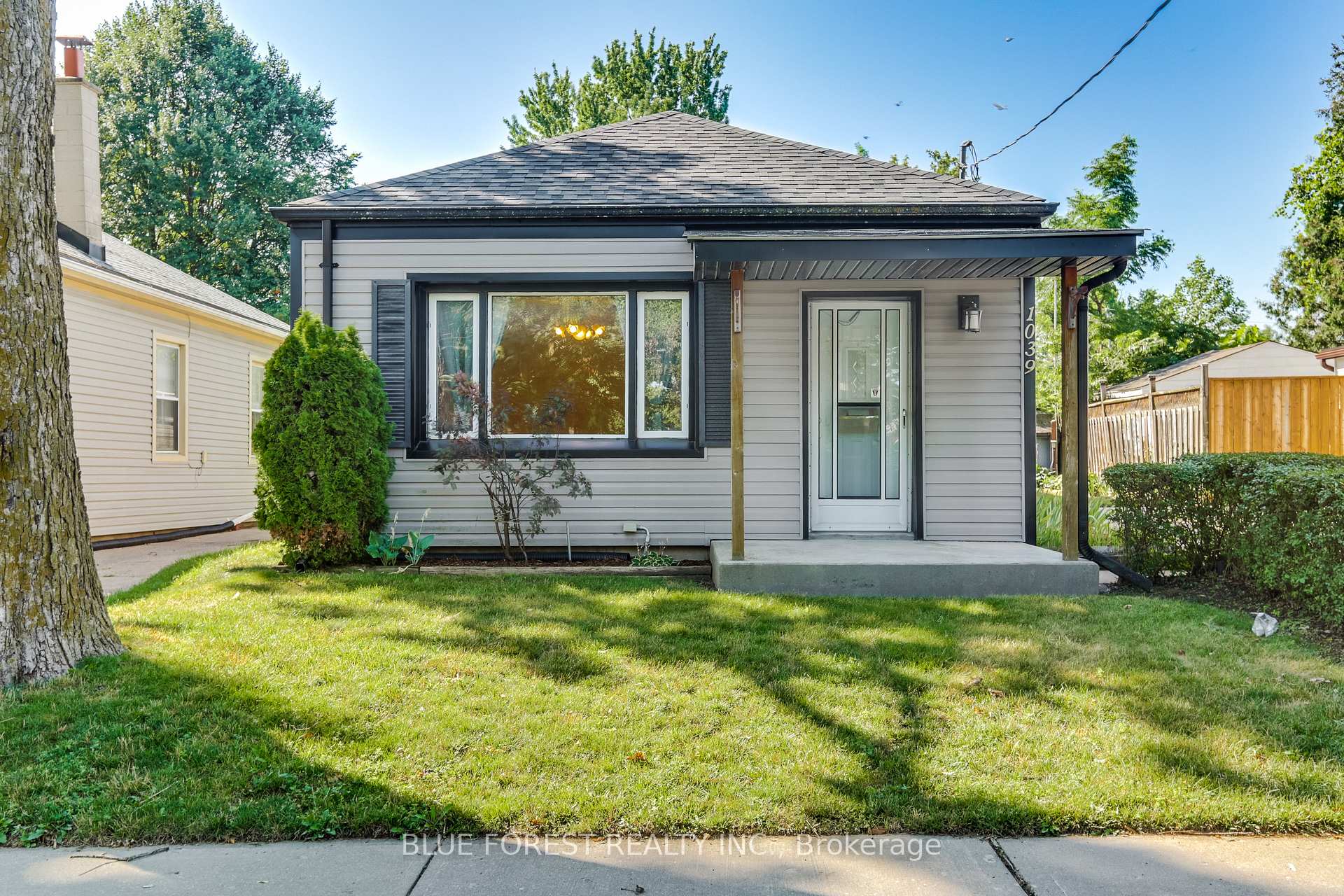 Photo 1 of 1039 Frances Street, London, East M — HOMEH