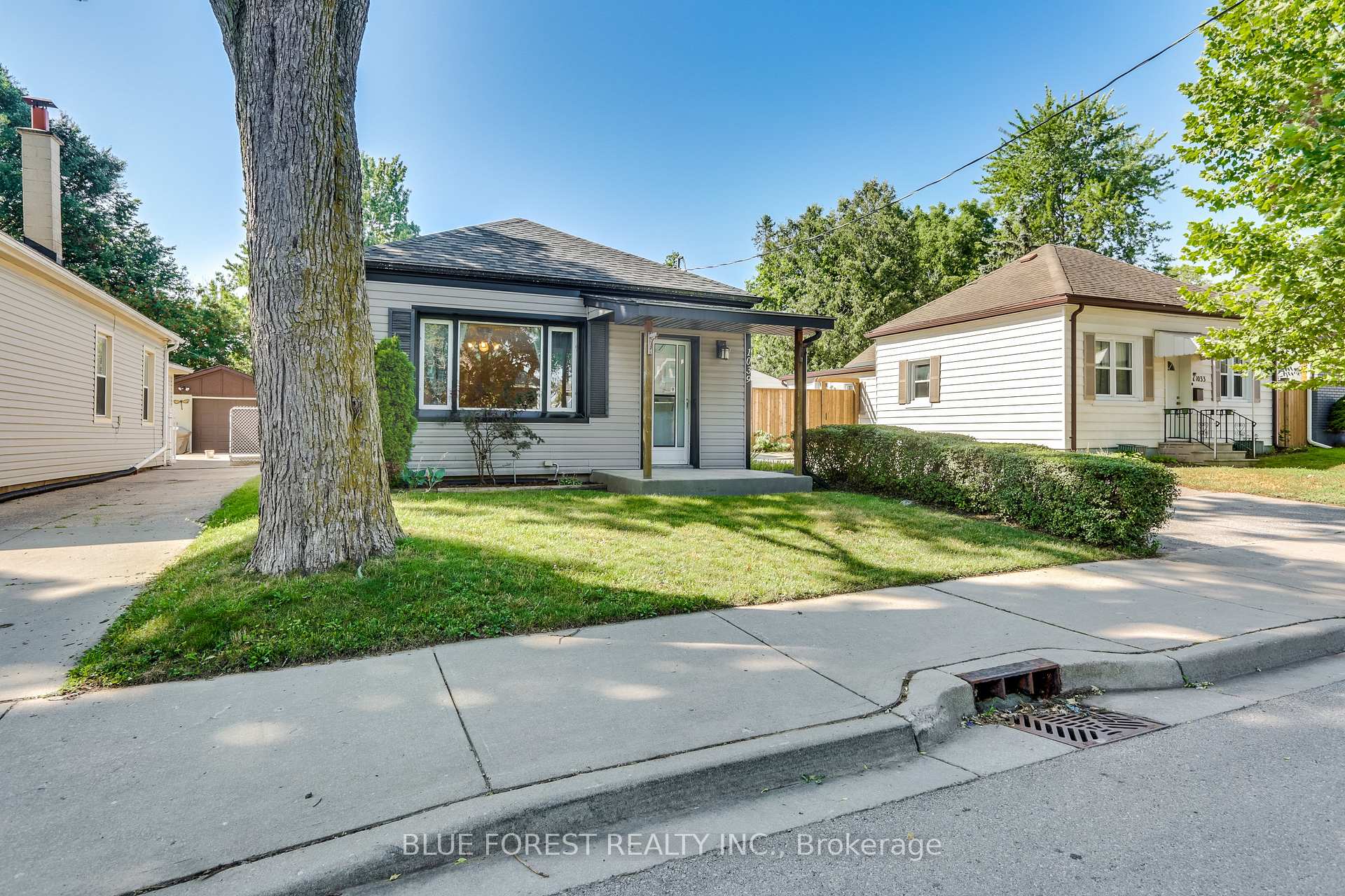 Photo 2 of 1039 Frances Street, London, East M — HOMEH