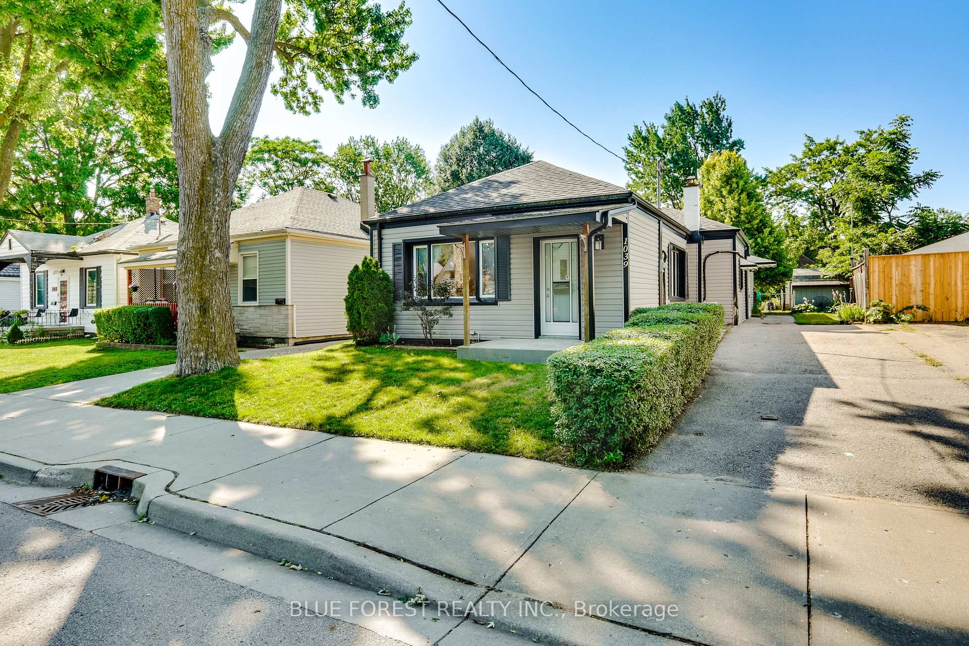 Photo 3 of 1039 Frances Street, London, East M — HOMEH