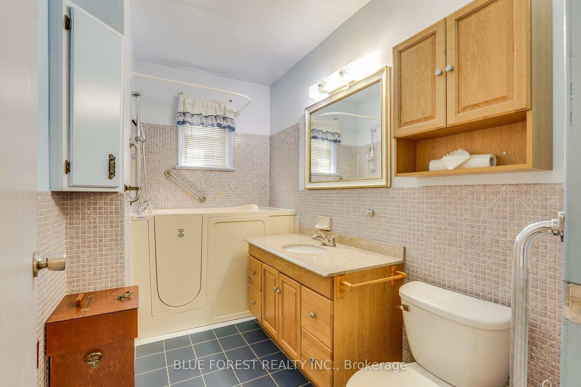 Photo 23 of 1039 Frances Street, London, East M — HOMEH