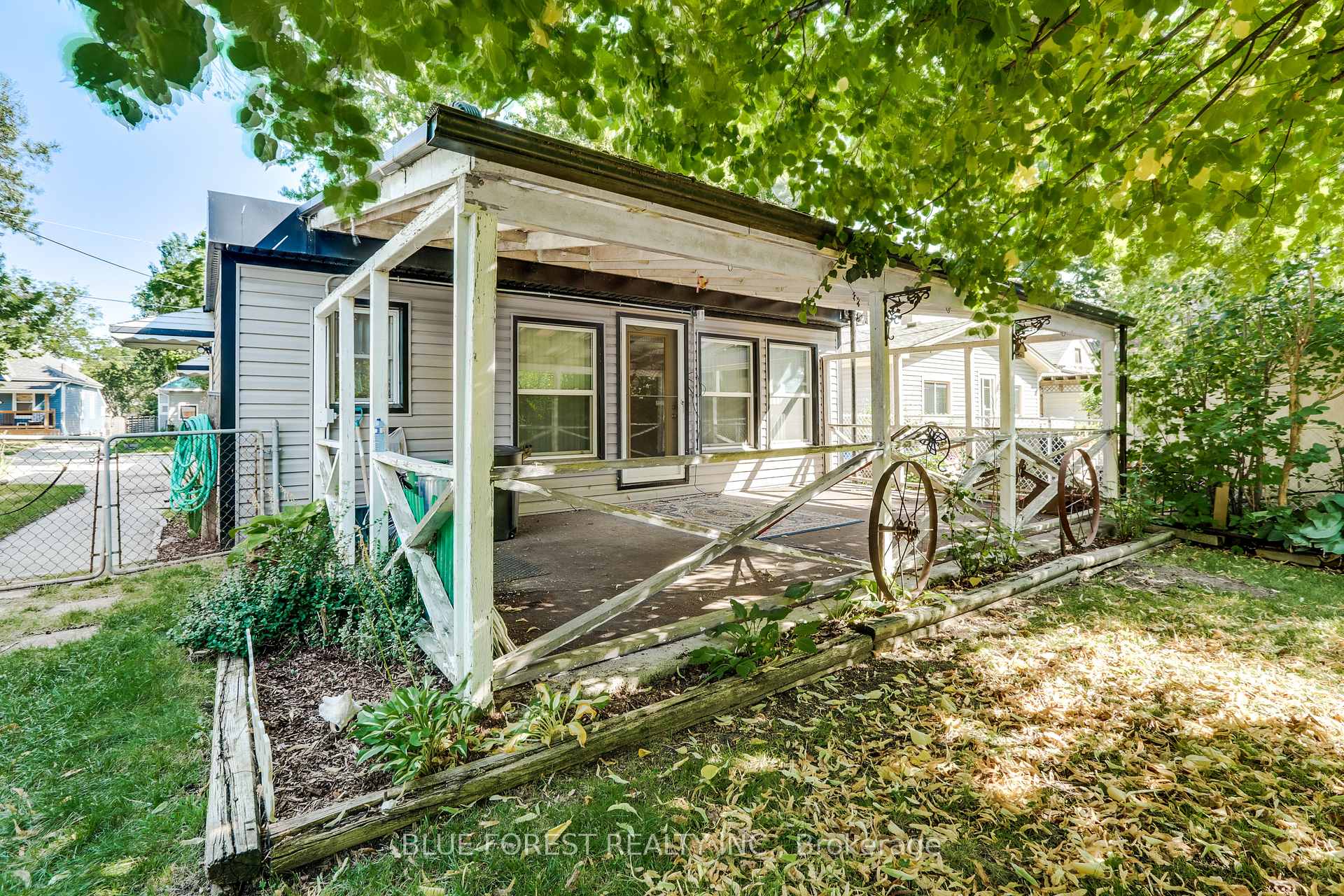 Photo 40 of 1039 Frances Street, London, East M — HOMEH