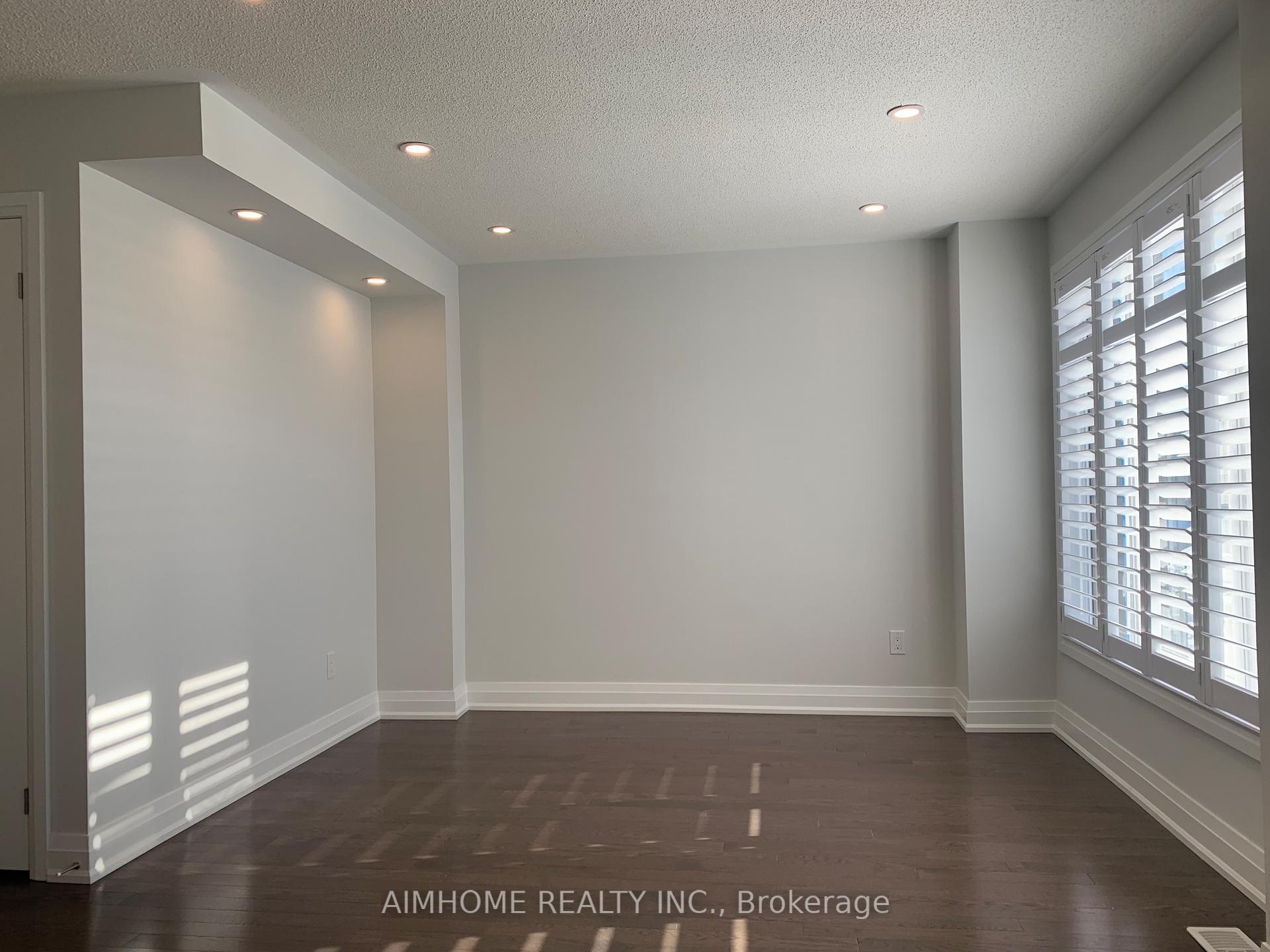 Photo 3 of 12 Summerbeam Way, Brampton, Bram West — HOMEH