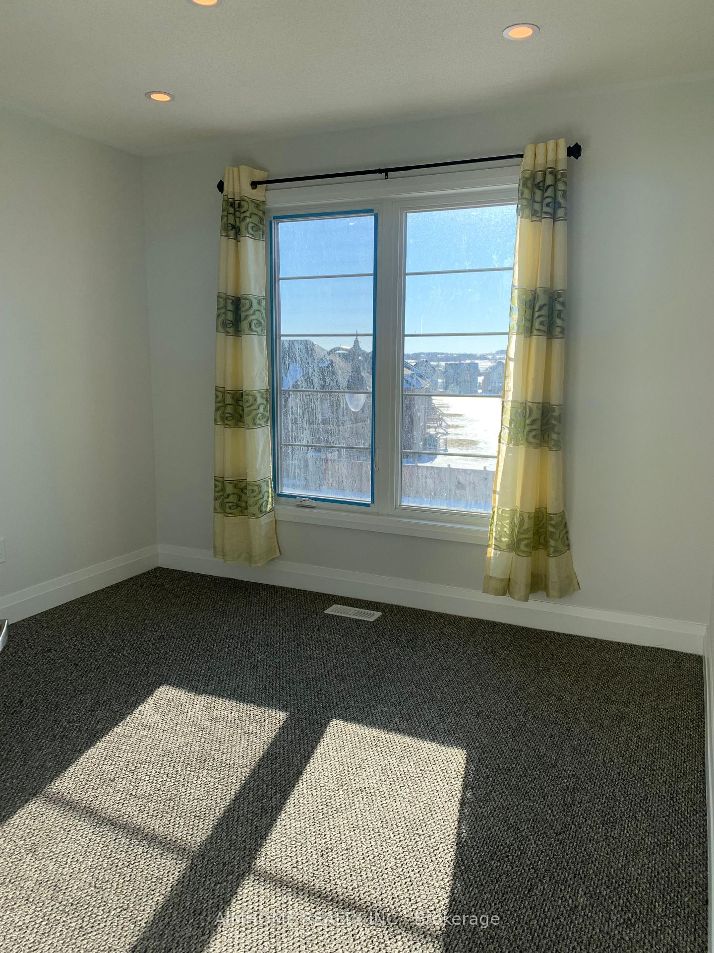 Photo 11 of 12 Summerbeam Way, Brampton, Bram West — HOMEH