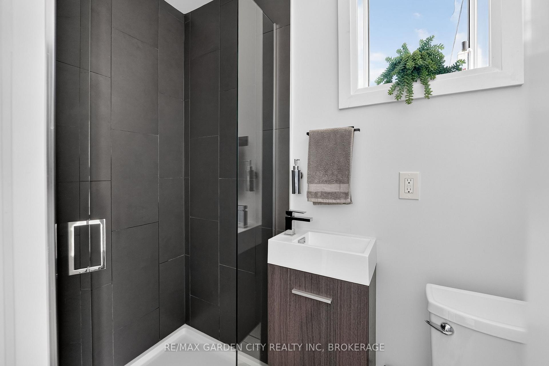 Photo 11 of 135 Lake Street, St. Catharines, Downtown — HOMEH