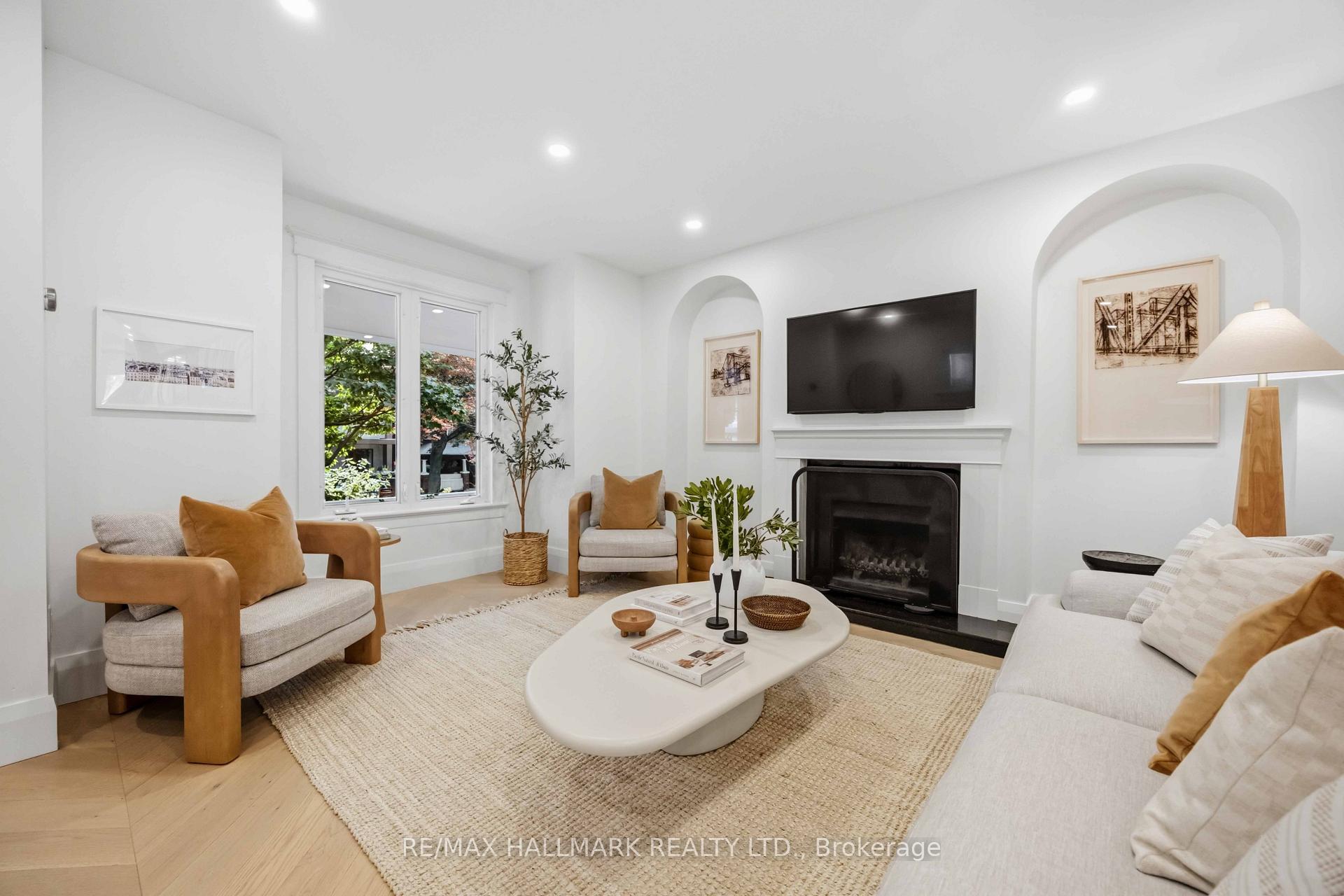 Photo 8 of 192 Wineva Avenue, Toronto, The Beaches — HOMEH