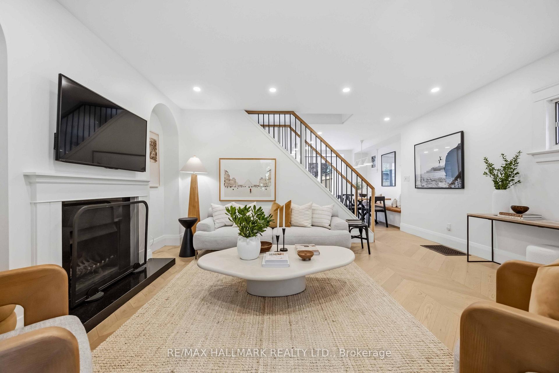 Photo 10 of 192 Wineva Avenue, Toronto, The Beaches — HOMEH