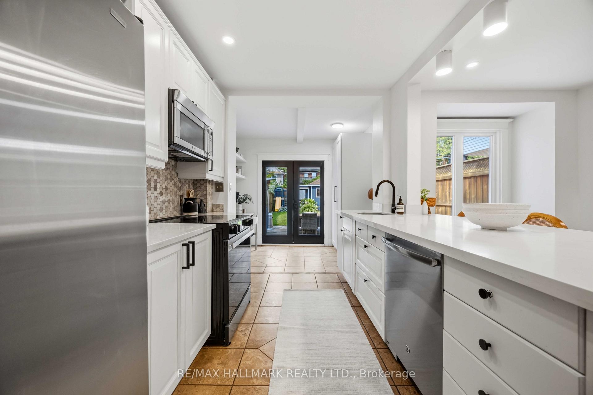 Photo 15 of 192 Wineva Avenue, Toronto, The Beaches — HOMEH