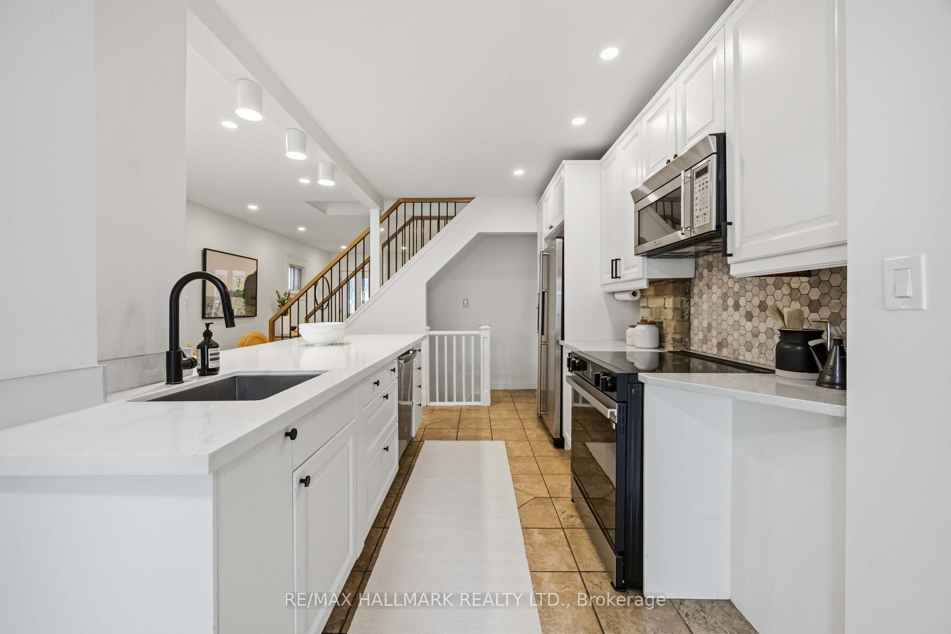 Photo 16 of 192 Wineva Avenue, Toronto, The Beaches — HOMEH