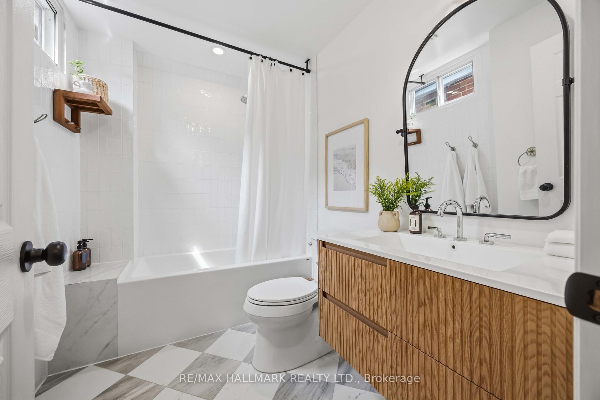 Photo 24 of 192 Wineva Avenue, Toronto, The Beaches — HOMEH