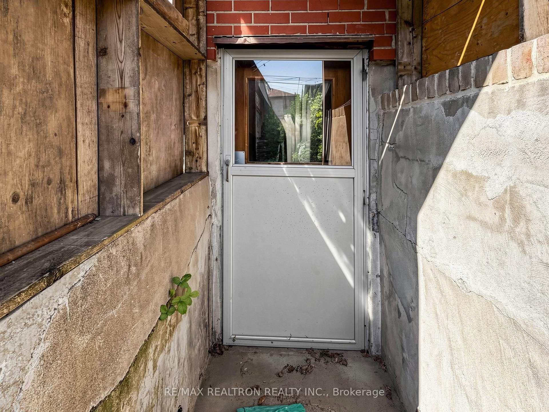Photo 28 of 529 Winona Drive, Toronto, Oakwood Village — HOMEH