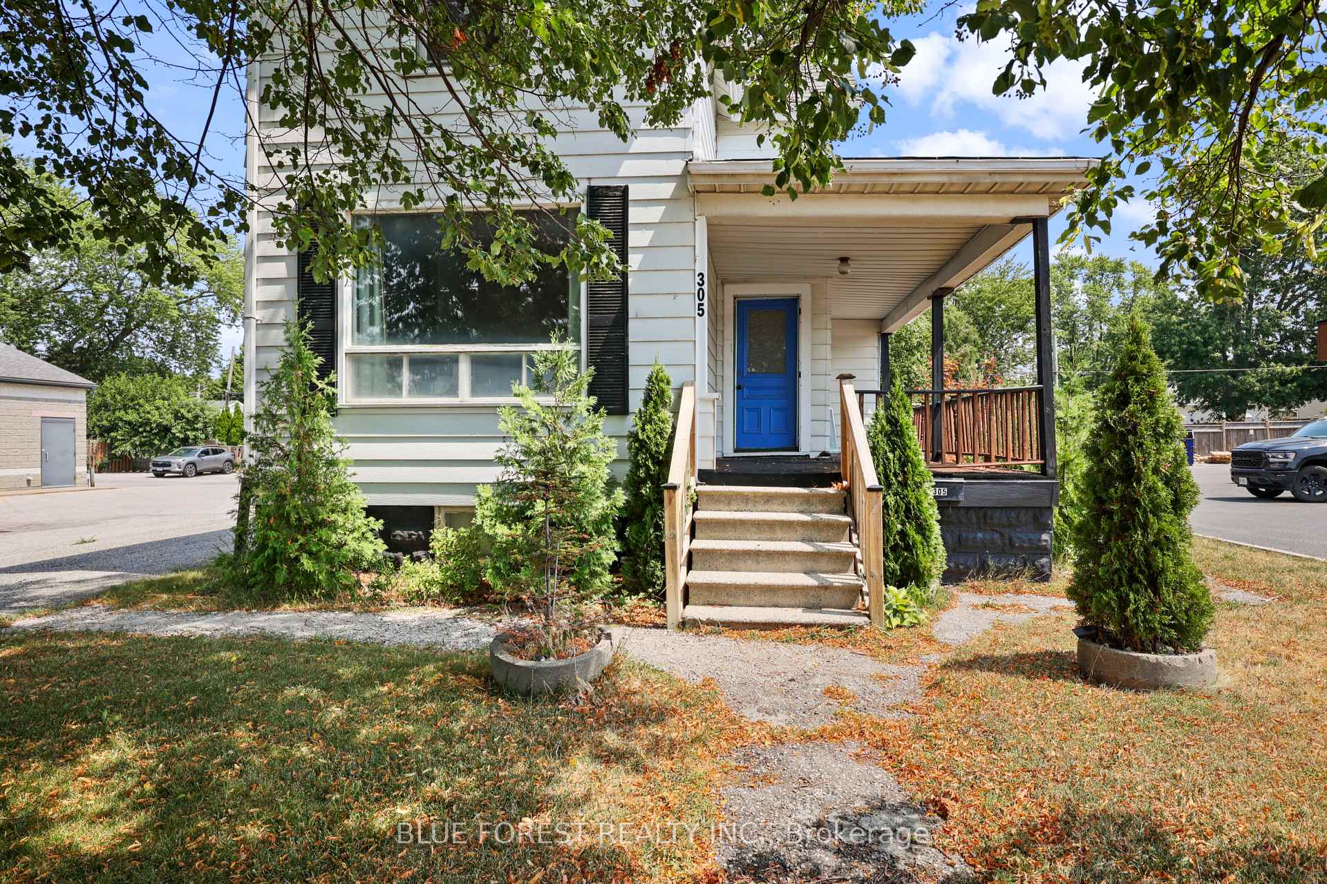 Front of 305 St Clair Street