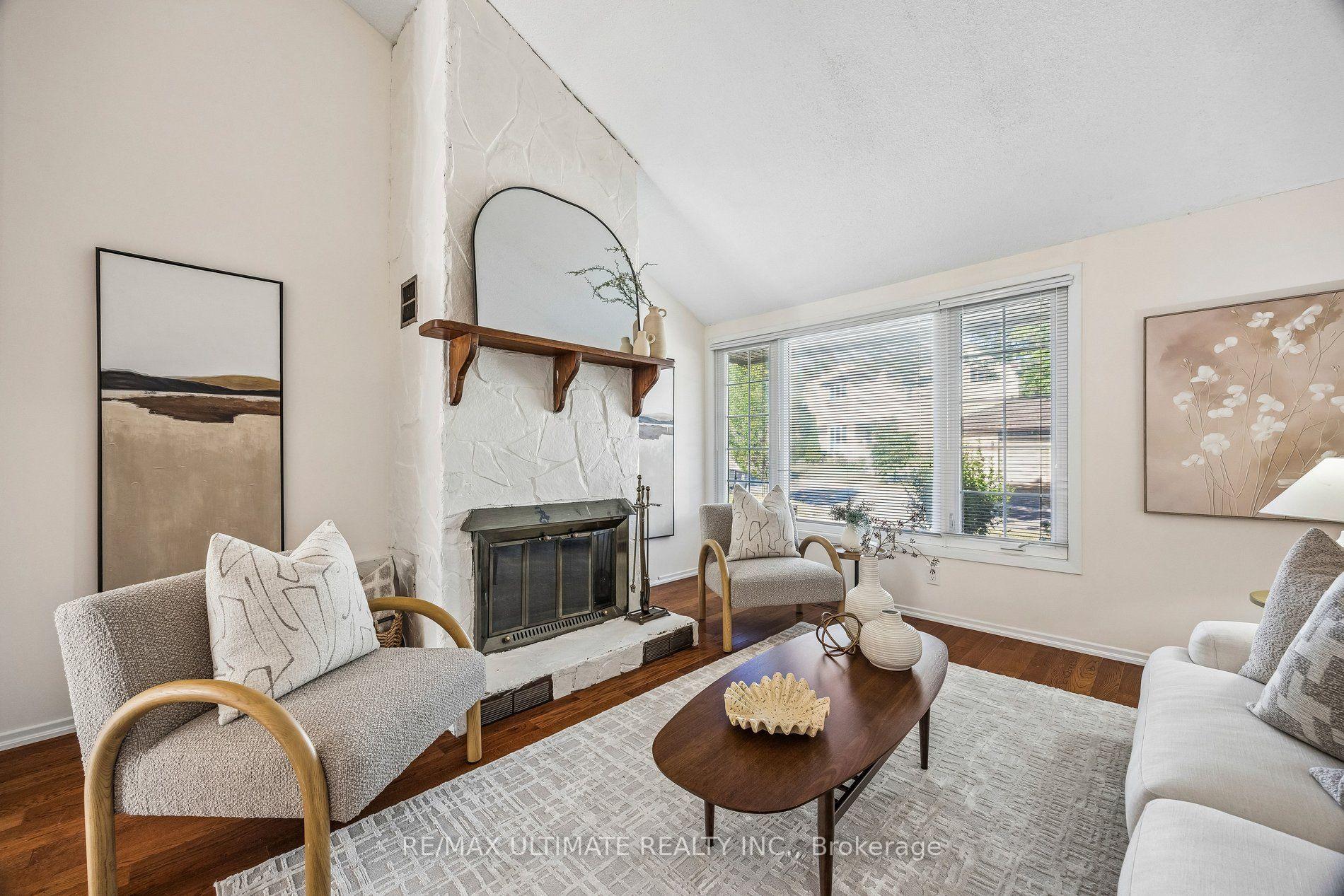 Photo 2 of 7 Pumfrey Crescent, Etobicoke, Mount Olive-Silverstone-Jamestown — HOMEH
