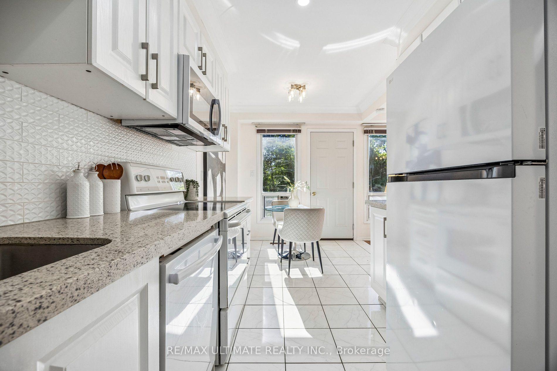 Photo 10 of 7 Pumfrey Crescent, Etobicoke, Mount Olive-Silverstone-Jamestown — HOMEH