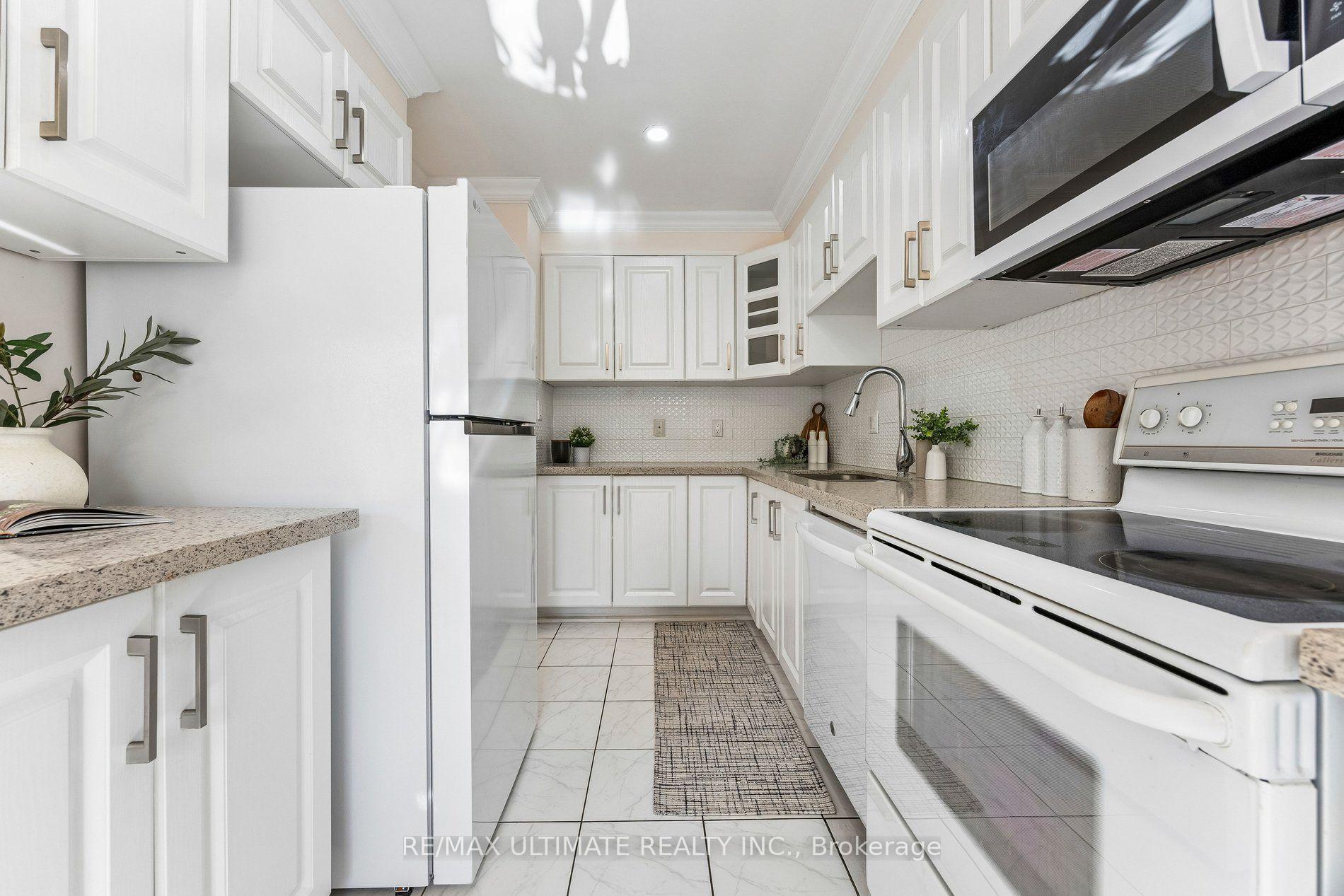 Photo 11 of 7 Pumfrey Crescent, Etobicoke, Mount Olive-Silverstone-Jamestown — HOMEH