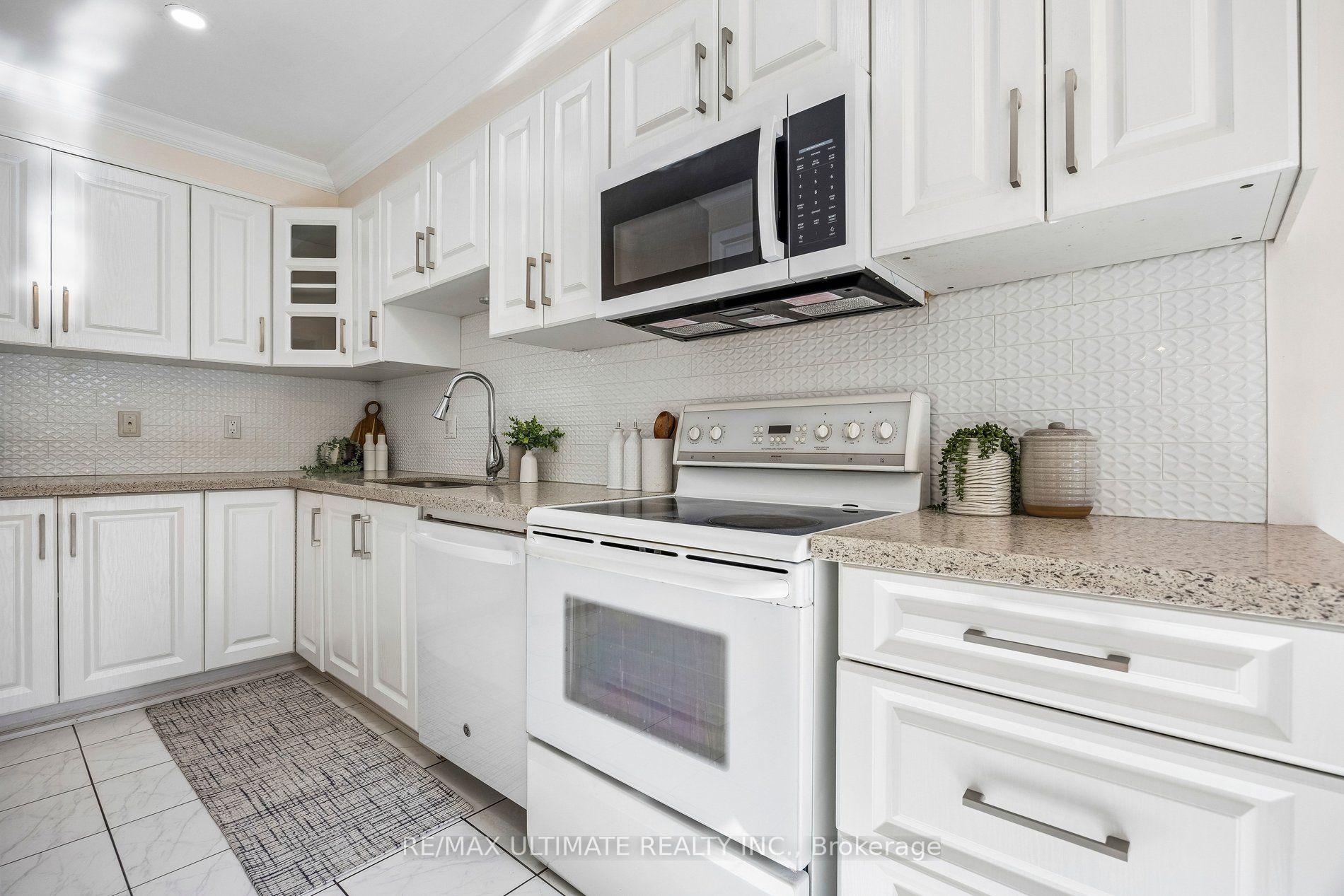 Photo 12 of 7 Pumfrey Crescent, Etobicoke, Mount Olive-Silverstone-Jamestown — HOMEH