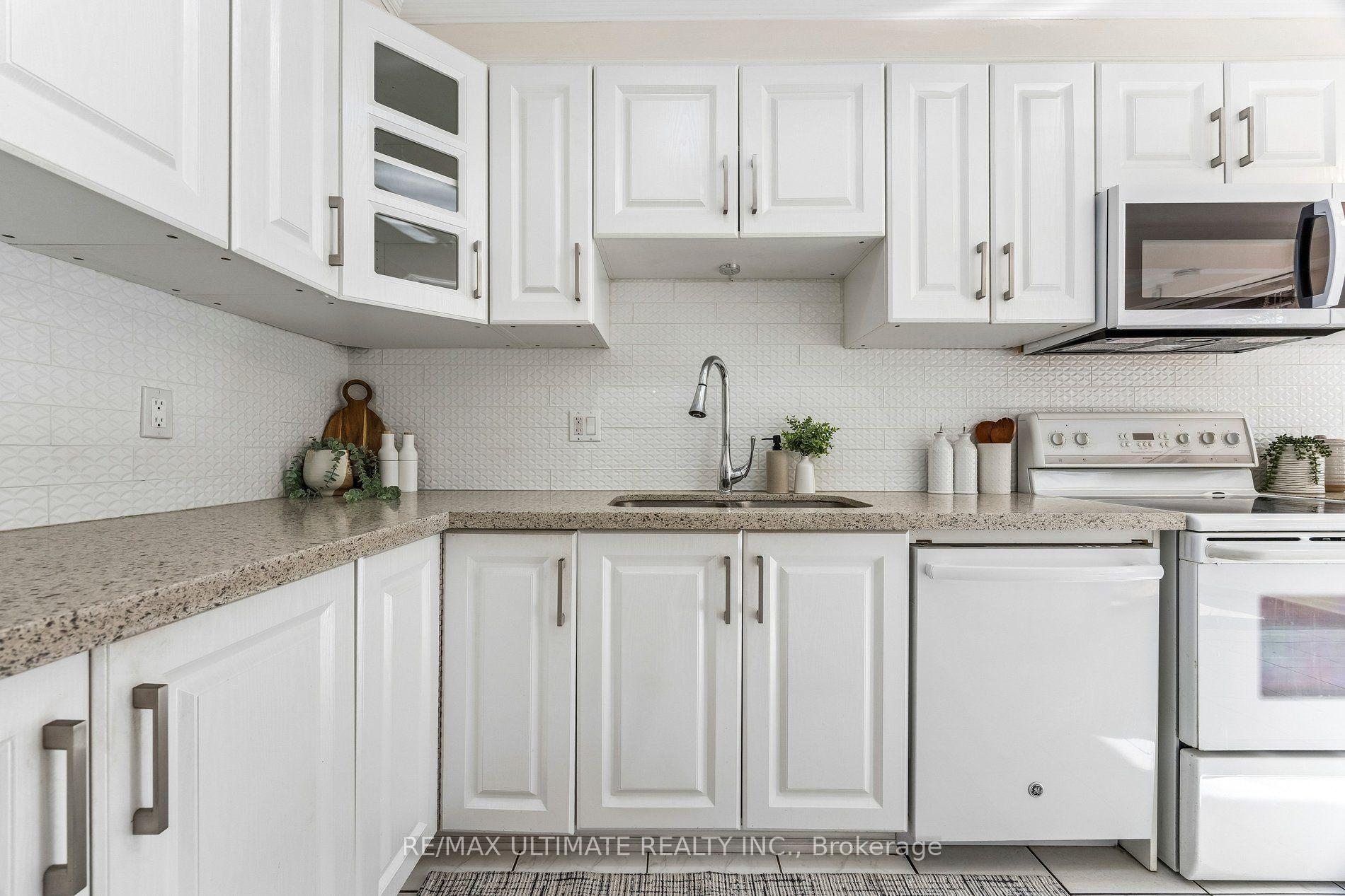 Photo 13 of 7 Pumfrey Crescent, Etobicoke, Mount Olive-Silverstone-Jamestown — HOMEH