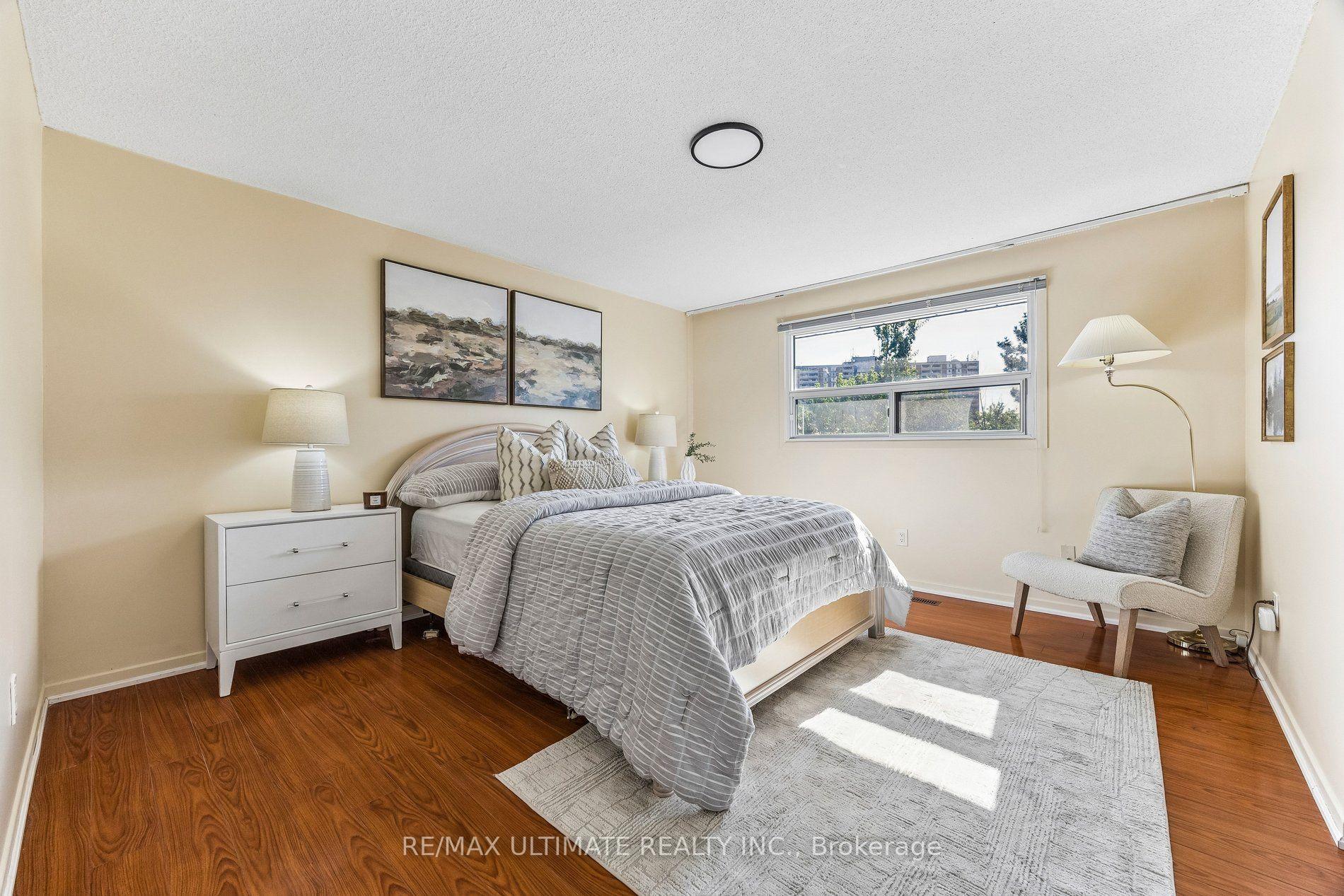 Photo 20 of 7 Pumfrey Crescent, Etobicoke, Mount Olive-Silverstone-Jamestown — HOMEH