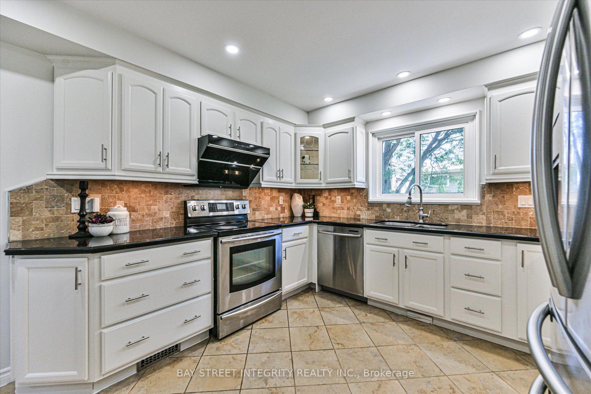 Photo 20 of 2381 Lyford Lane, Burlington, Brant Hills — HOMEH