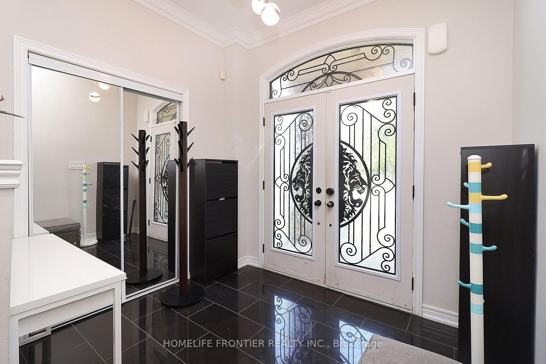 Photo 2 of 56 Twin Hills Crescent, Vaughan, Vellore Village — HOMEH