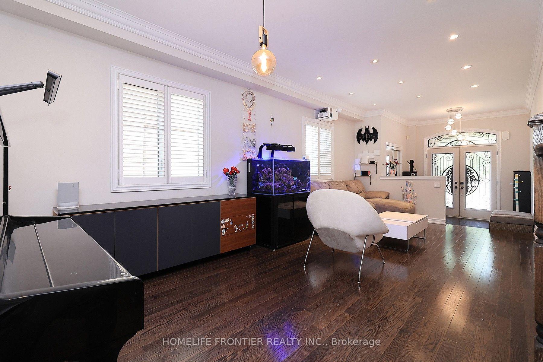 Photo 3 of 56 Twin Hills Crescent, Vaughan, Vellore Village — HOMEH