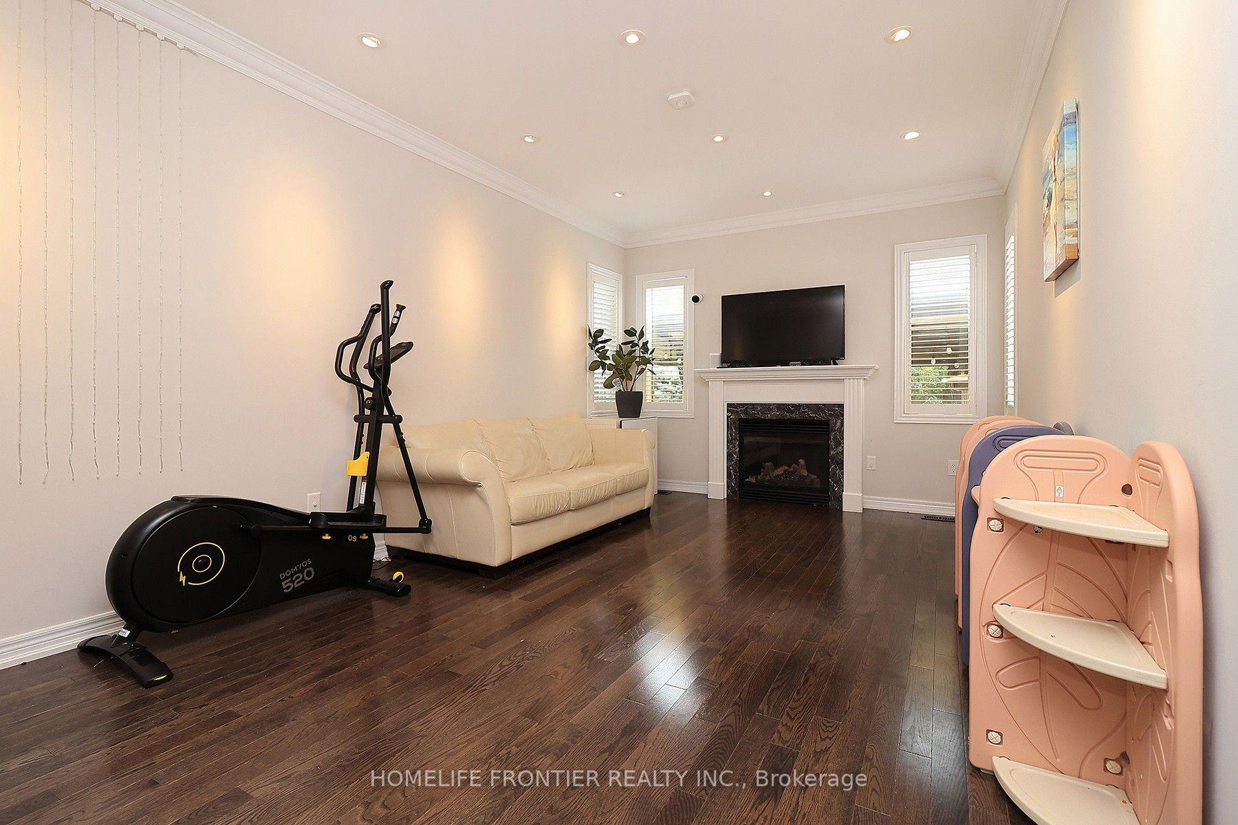 Photo 4 of 56 Twin Hills Crescent, Vaughan, Vellore Village — HOMEH