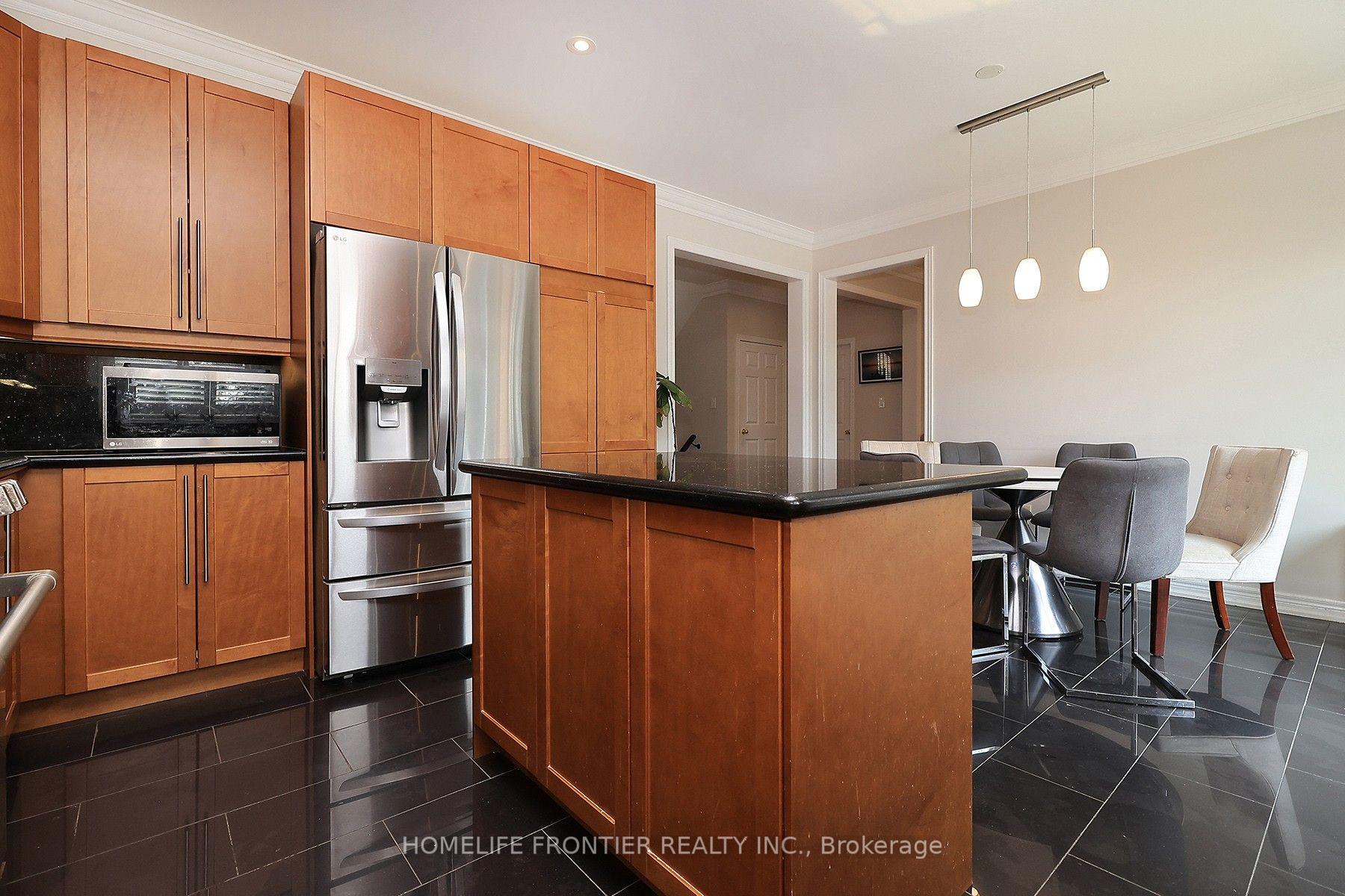 Photo 5 of 56 Twin Hills Crescent, Vaughan, Vellore Village — HOMEH