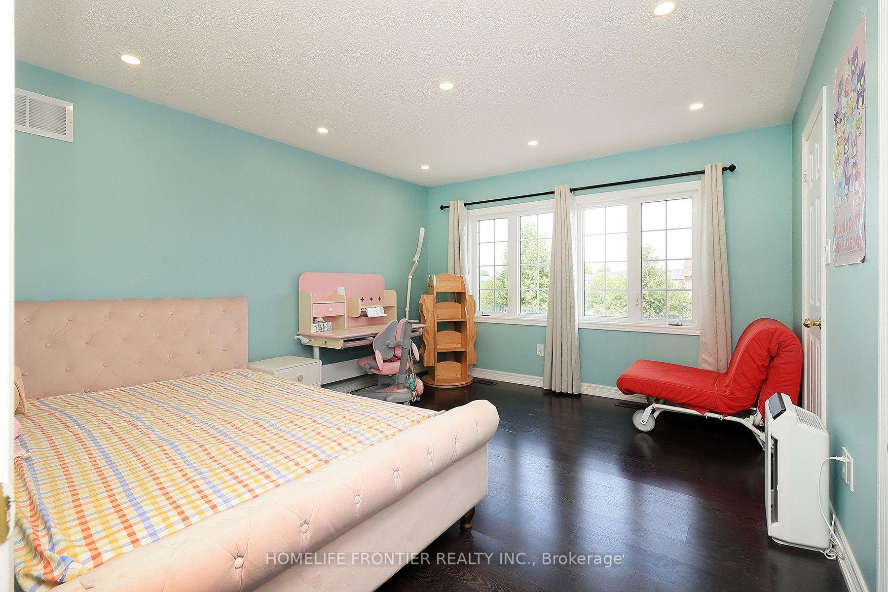 Photo 10 of 56 Twin Hills Crescent, Vaughan, Vellore Village — HOMEH