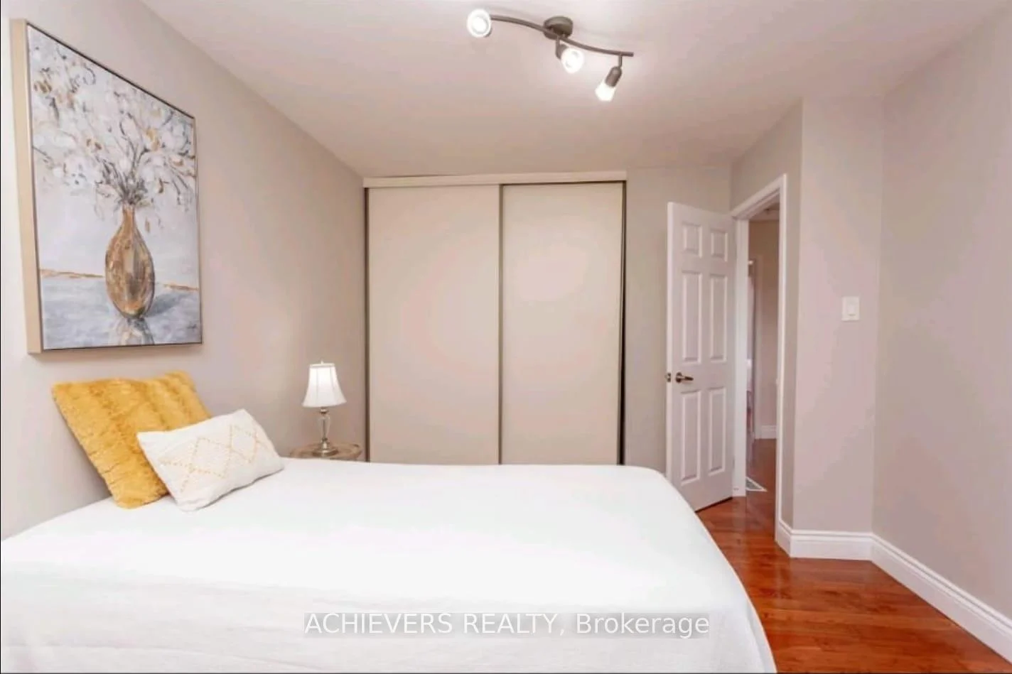 Photo 4 of 770 Fanshawe Park Road E, London, North E — HOMEH