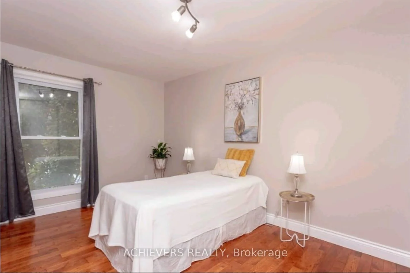 Photo 5 of 770 Fanshawe Park Road E, London, North E — HOMEH