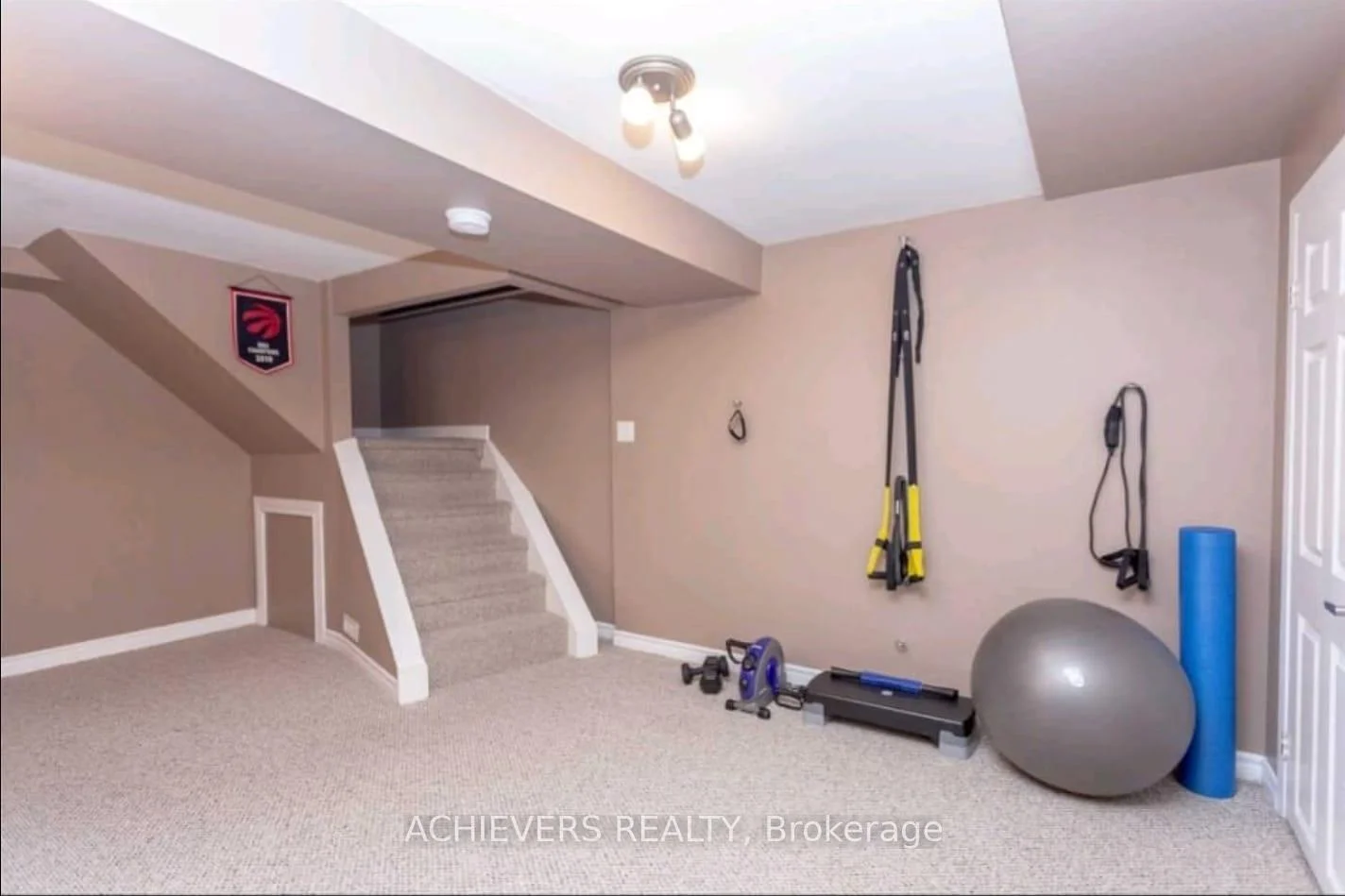 Photo 11 of 770 Fanshawe Park Road E, London, North E — HOMEH