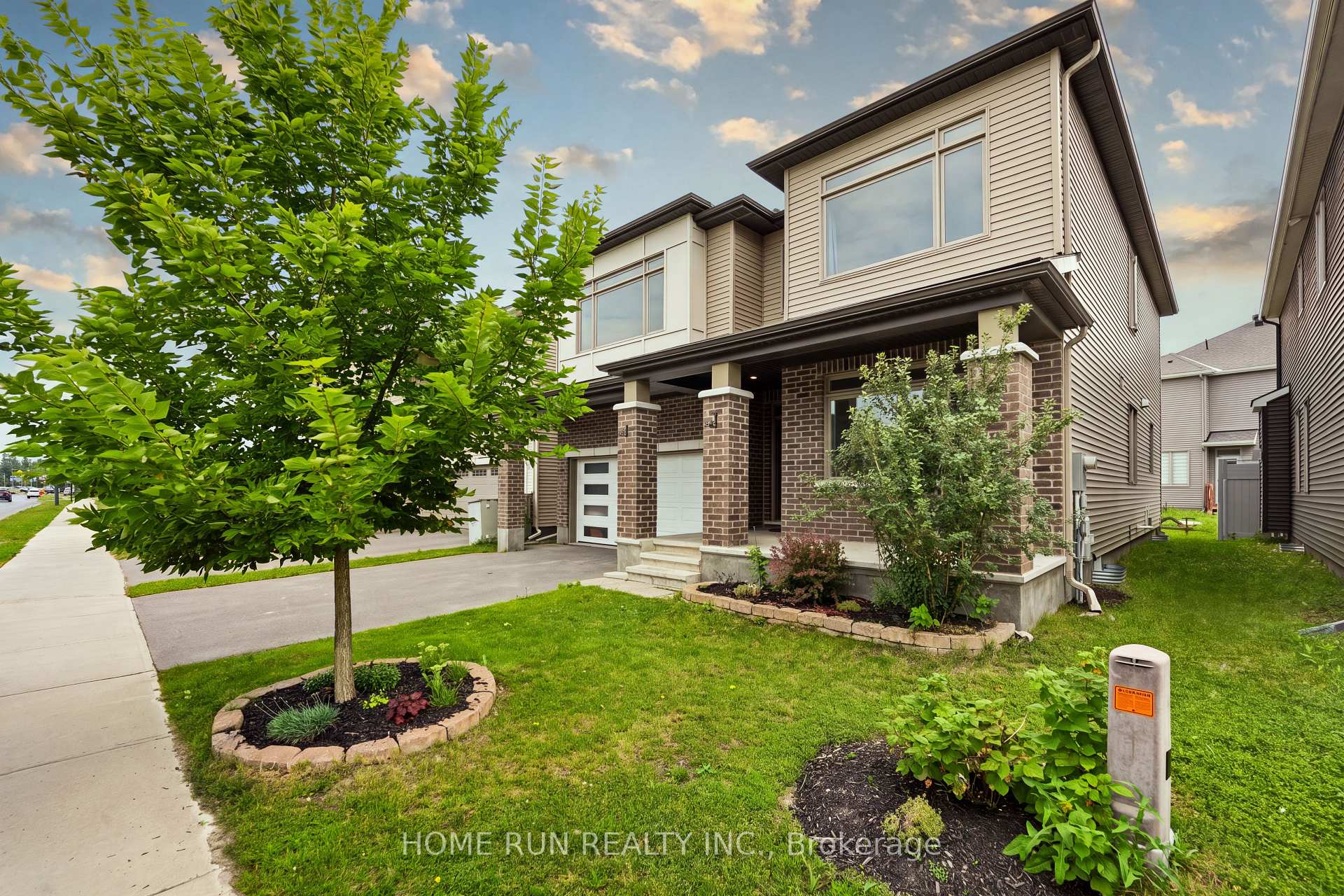 Photo 3 of 1089 Apolune Street, Ottawa, Barrhaven - Half Moon Bay — HOMEH