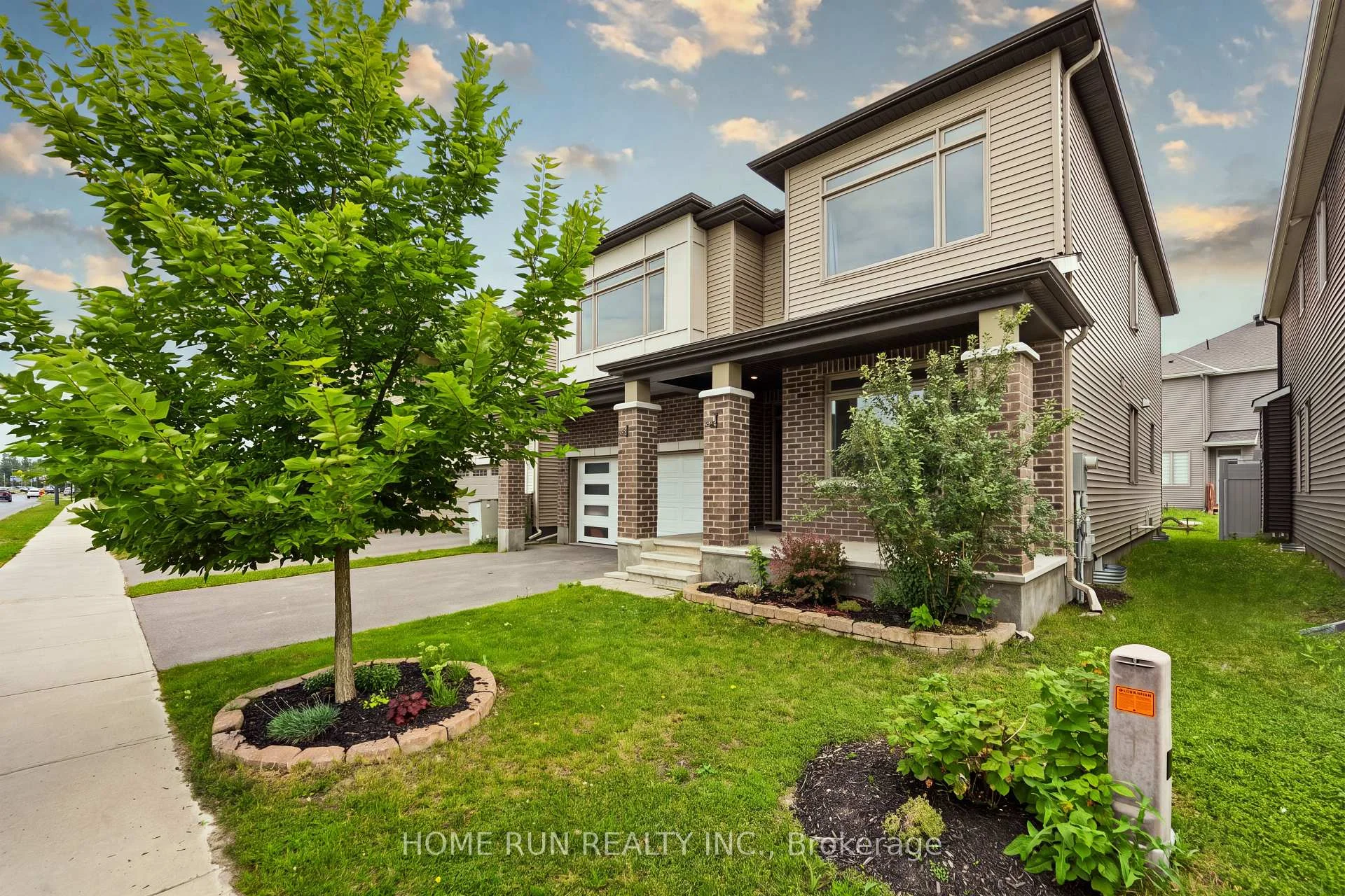 Photo 4 of 1089 Apolune Street, Ottawa, Barrhaven - Half Moon Bay — HOMEH