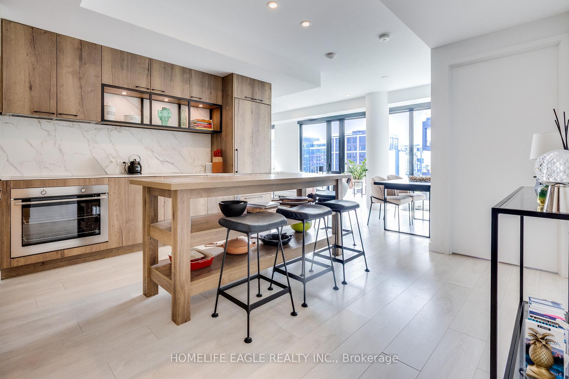 Photo 7 of Unit 827, 505 Richmond Street, Toronto, Waterfront Communities — HOMEH