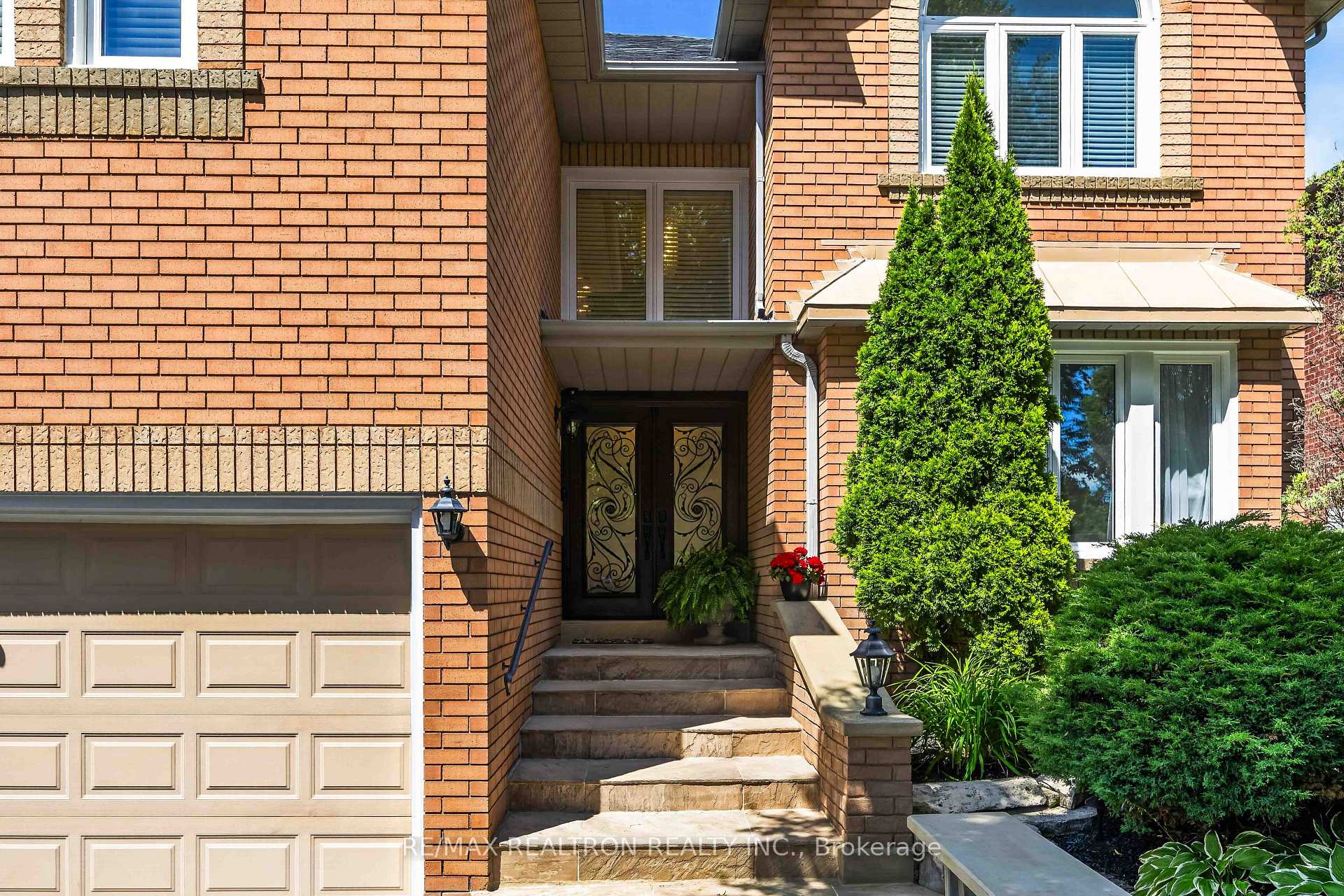 Photo 4 of 763 Hollander Road, Newmarket, Gorham-College Manor — HOMEH