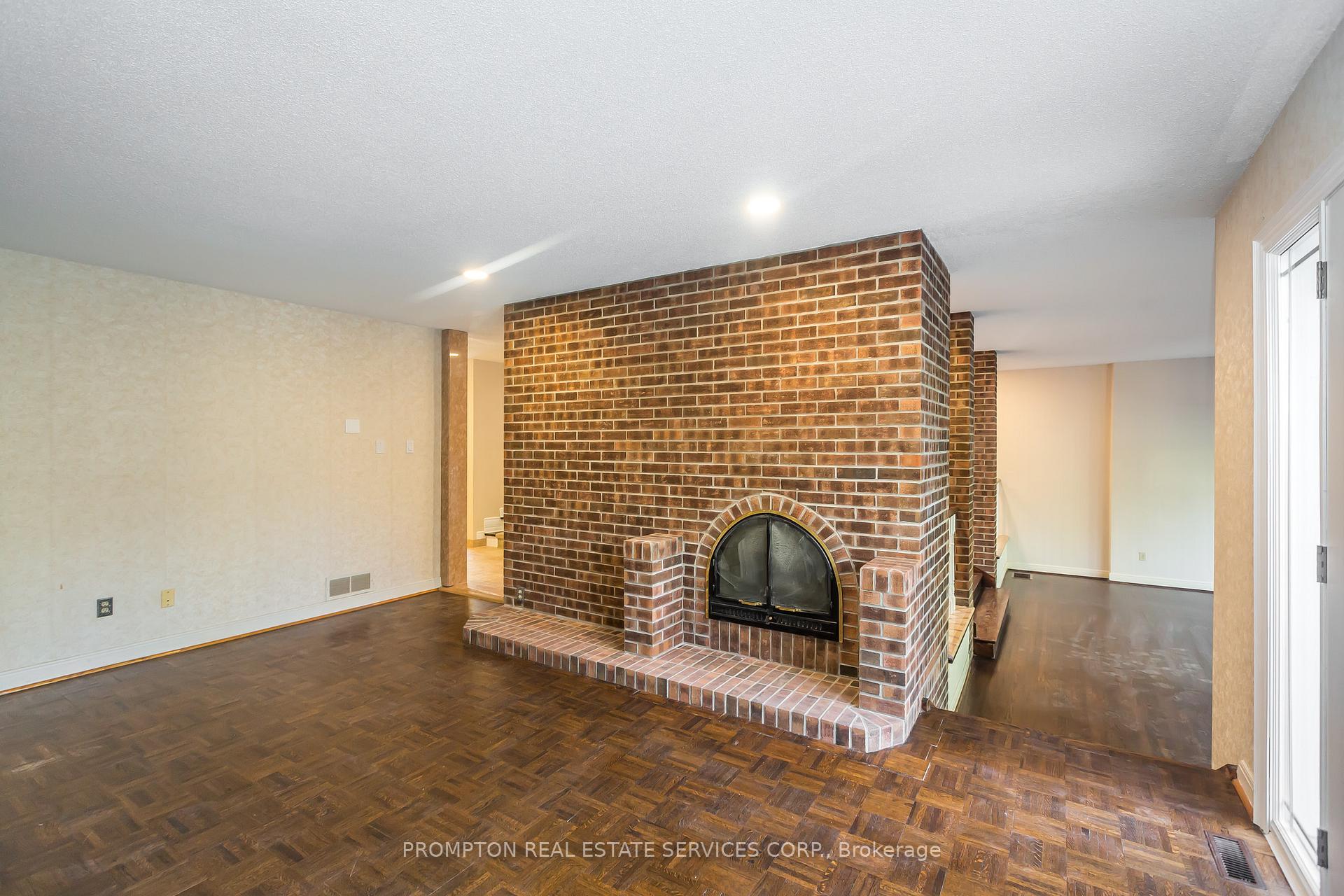 Photo 6 of 4 Sagewood Drive, North York, Banbury-Don Mills — HOMEH