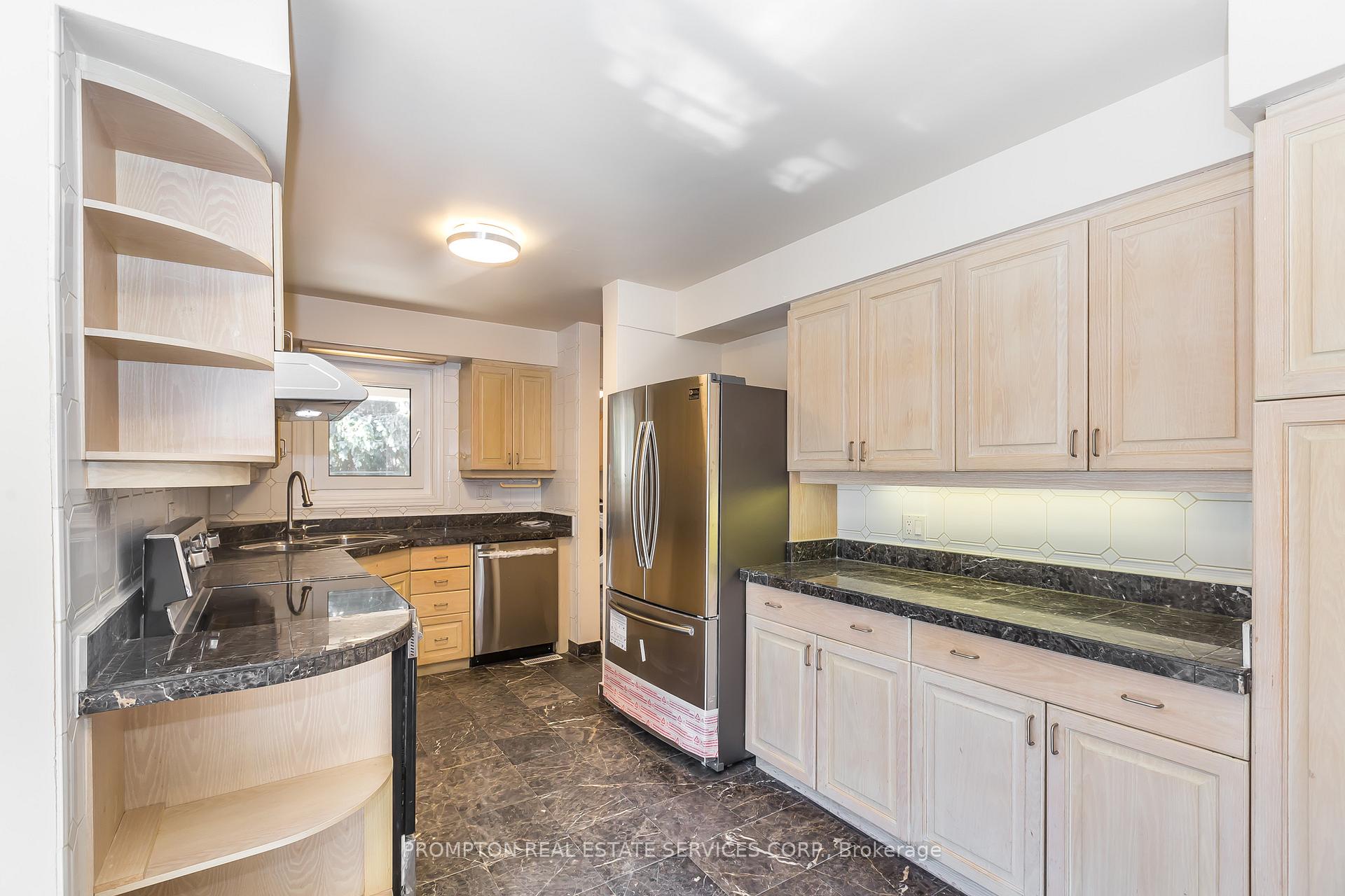 Photo 12 of 4 Sagewood Drive, North York, Banbury-Don Mills — HOMEH