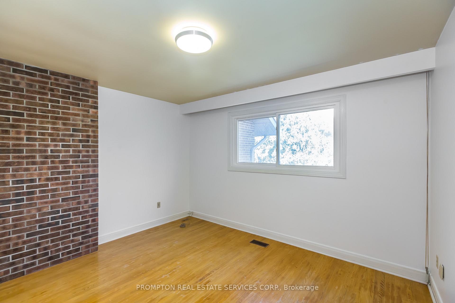 Photo 19 of 4 Sagewood Drive, North York, Banbury-Don Mills — HOMEH
