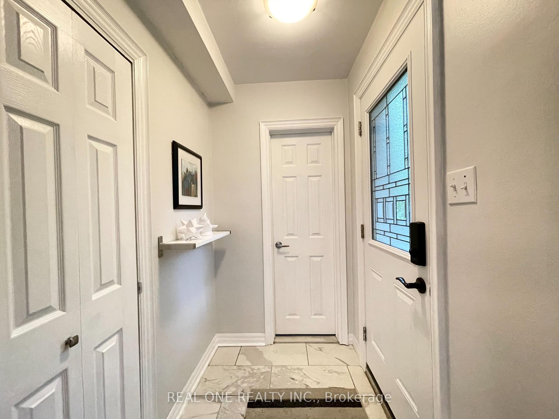 Photo 2 of 290 Westcourt Place, Waterloo, Beechwood — HOMEH