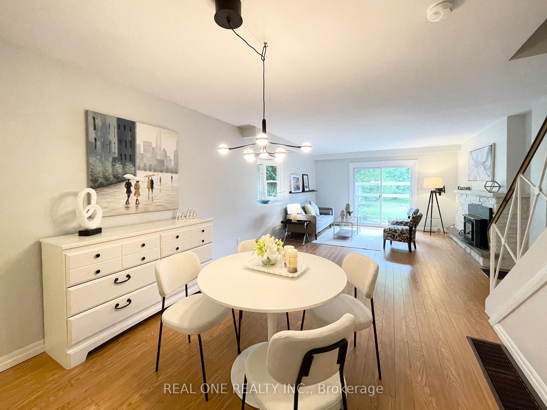 Photo 3 of 290 Westcourt Place, Waterloo, Beechwood — HOMEH