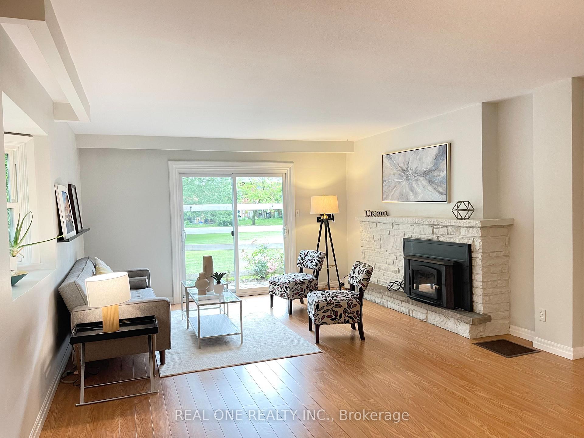 Photo 5 of 290 Westcourt Place, Waterloo, Beechwood — HOMEH