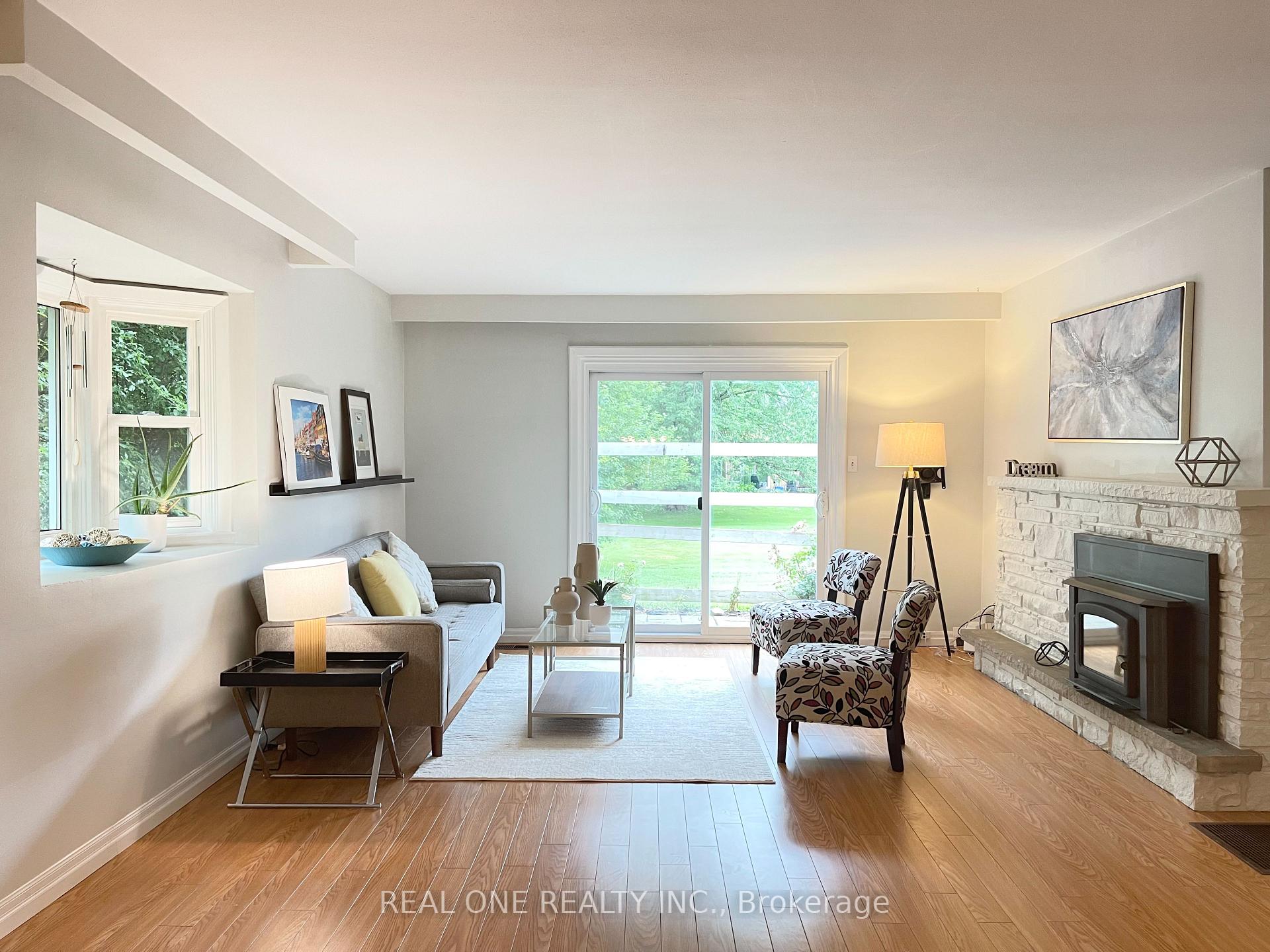 Photo 6 of 290 Westcourt Place, Waterloo, Beechwood — HOMEH