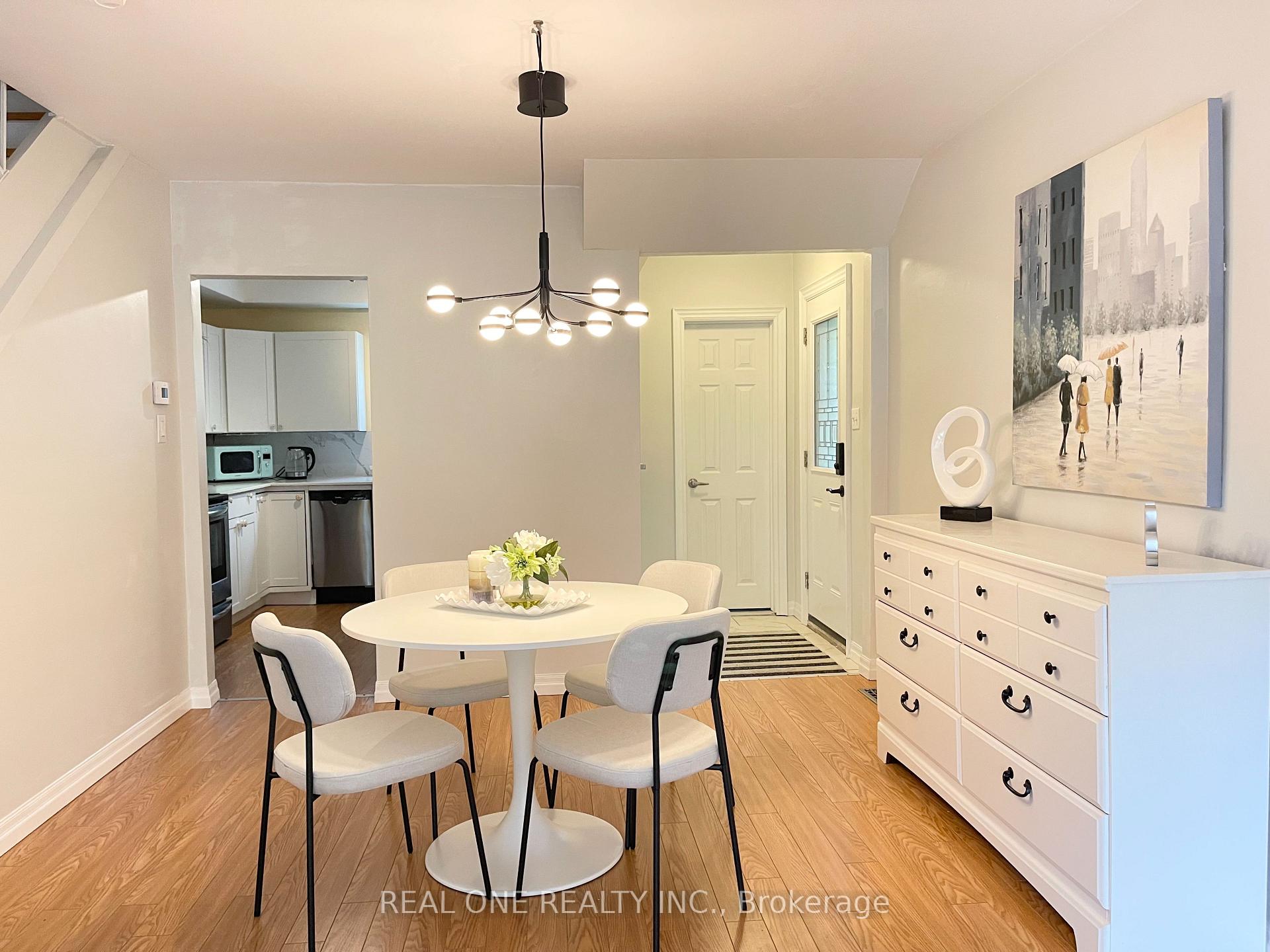 Photo 9 of 290 Westcourt Place, Waterloo, Beechwood — HOMEH