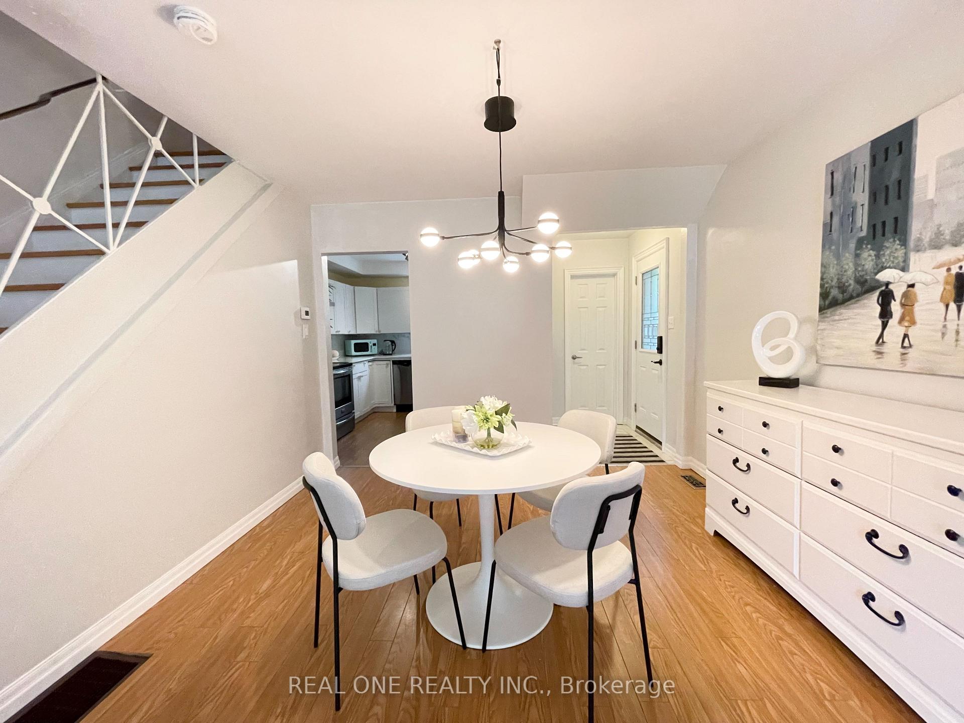 Photo 10 of 290 Westcourt Place, Waterloo, Beechwood — HOMEH
