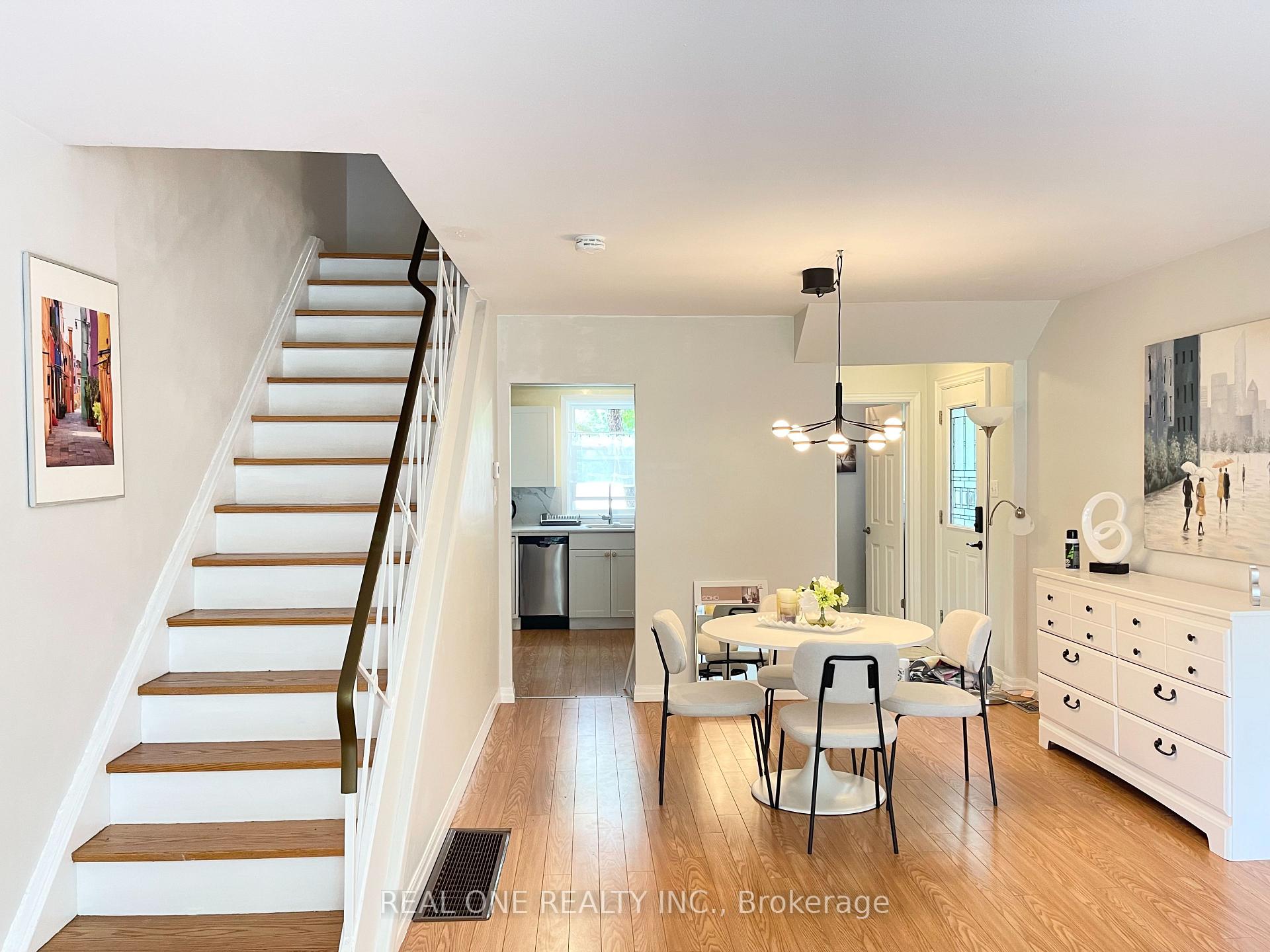 Photo 14 of 290 Westcourt Place, Waterloo, Beechwood — HOMEH