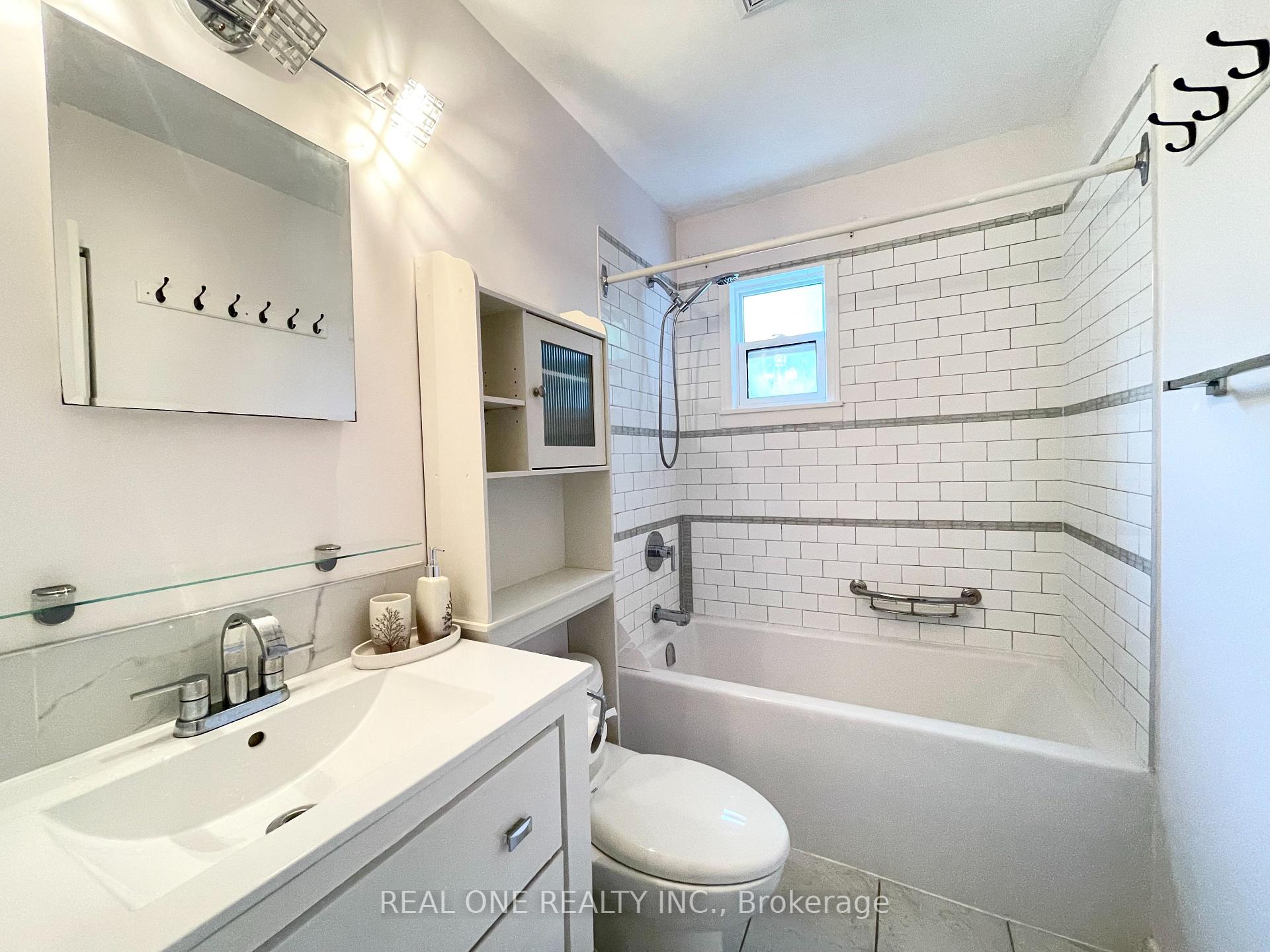 Photo 19 of 290 Westcourt Place, Waterloo, Beechwood — HOMEH