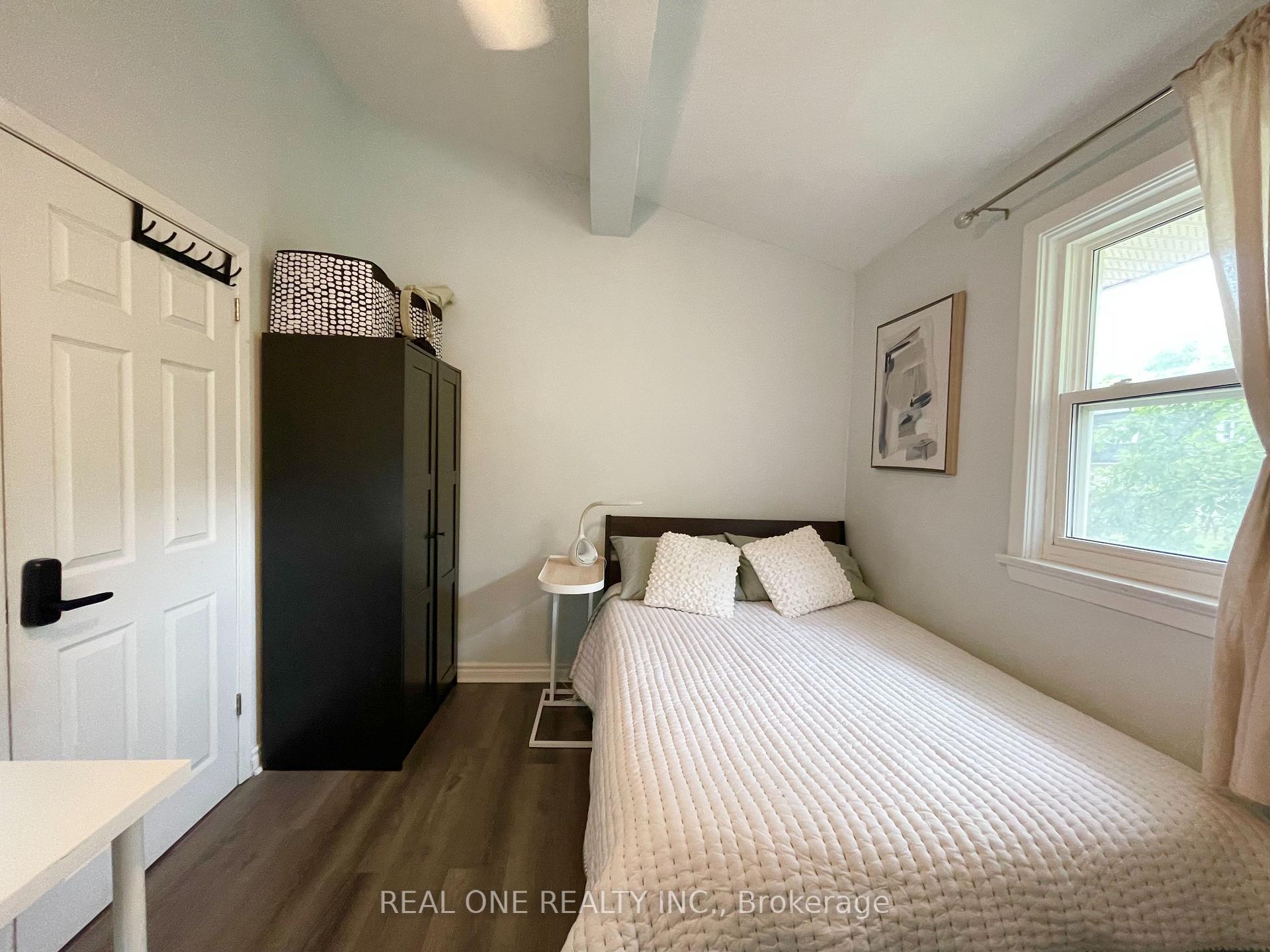 Photo 21 of 290 Westcourt Place, Waterloo, Beechwood — HOMEH