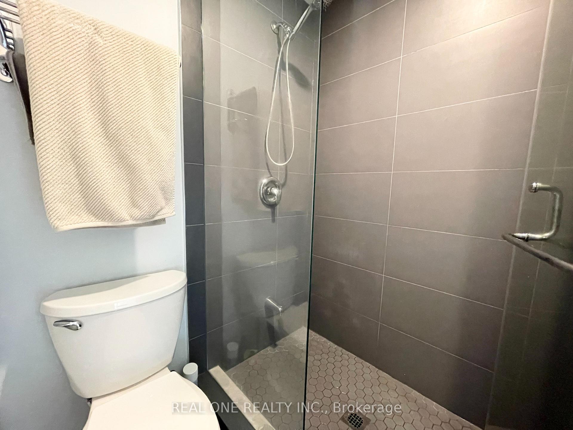 Photo 24 of 290 Westcourt Place, Waterloo, Beechwood — HOMEH