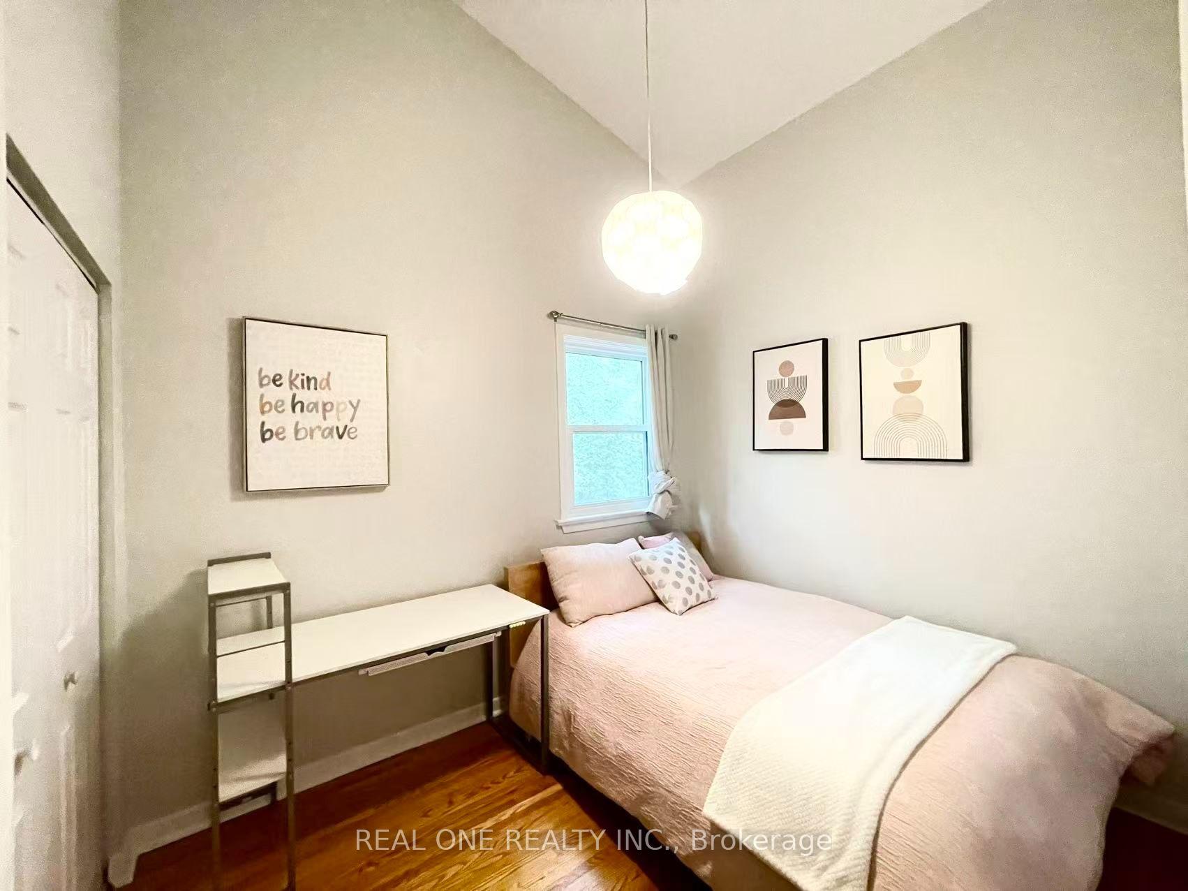 Photo 25 of 290 Westcourt Place, Waterloo, Beechwood — HOMEH