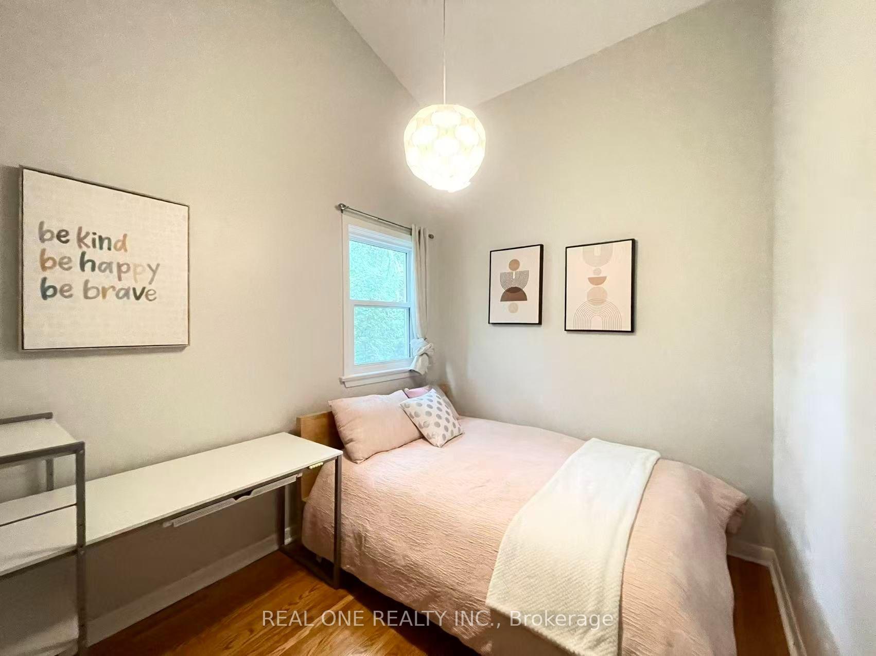 Photo 26 of 290 Westcourt Place, Waterloo, Beechwood — HOMEH